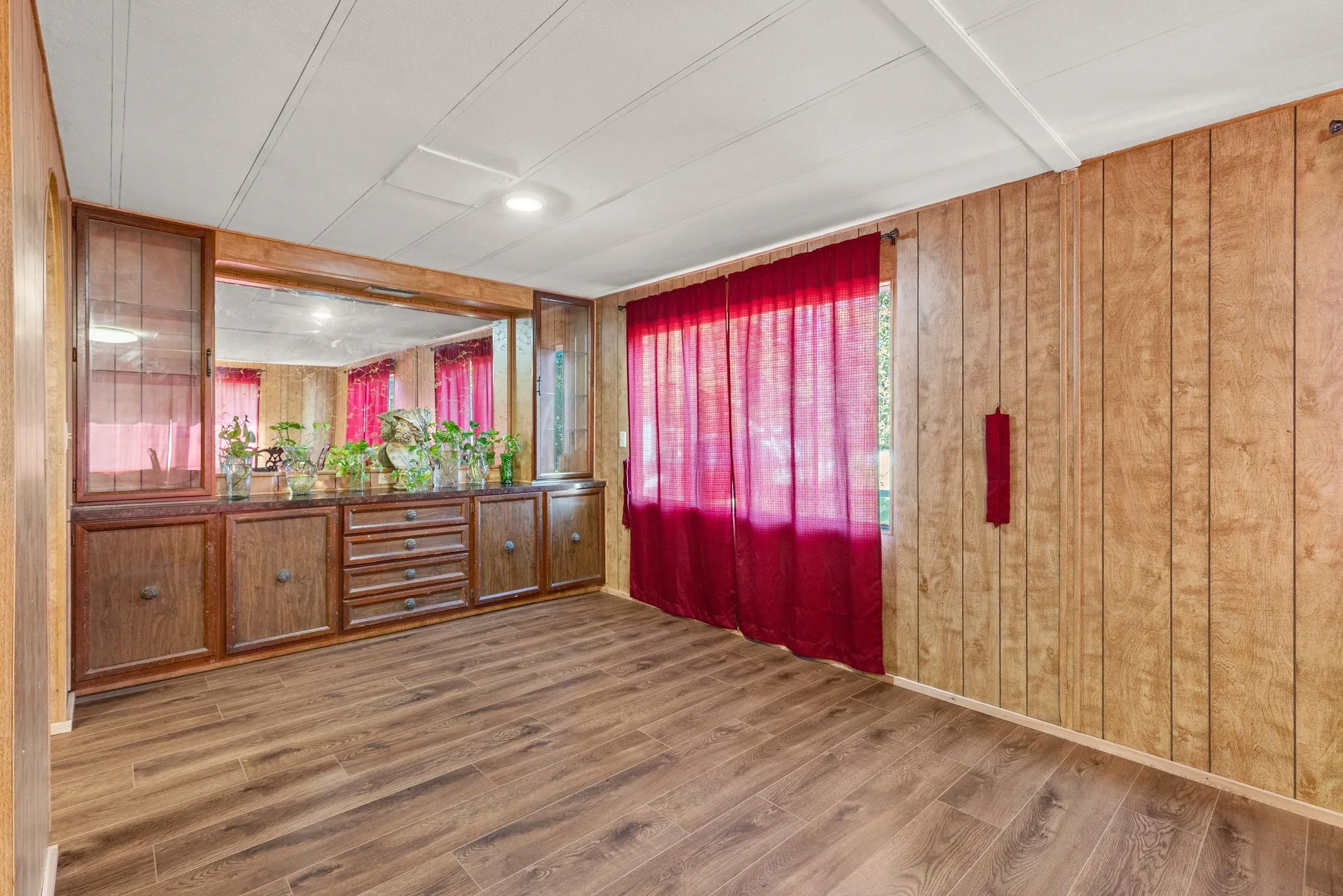 Mobile Home For Sale in Hunt County , 10830 Paradise Lane, Wills Point, Texas 75169, 2 Bedroom, 2 Bathroom, Garage spaces, 1,248 Sqft, built in 1984, mls#21419227, Real Estate Agent in Wills Point, Homes For Sale in Hunt county, Homes For Sale in Wills Point, Realtor in Wills Point Texas, Real Estate Brokerage Independent Realty Texas, Luminita Cordes Realtor