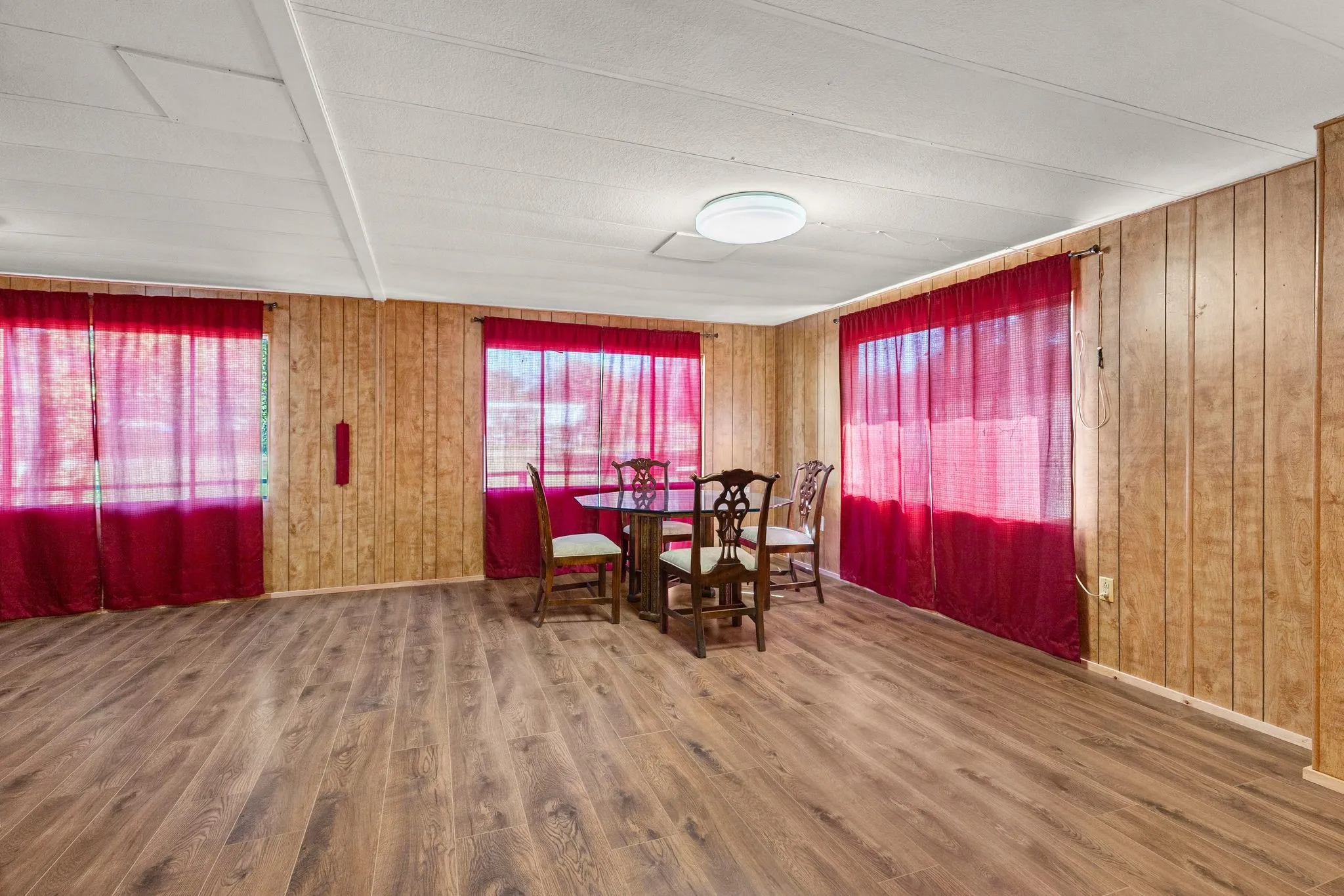 Mobile Home For Sale in Hunt County , 10830 Paradise Lane, Wills Point, Texas 75169, 2 Bedroom, 2 Bathroom, Garage spaces, 1,248 Sqft, built in 1984, mls#21419227, Real Estate Agent in Wills Point, Homes For Sale in Hunt county, Homes For Sale in Wills Point, Realtor in Wills Point Texas, Real Estate Brokerage Independent Realty Texas, Luminita Cordes Realtor