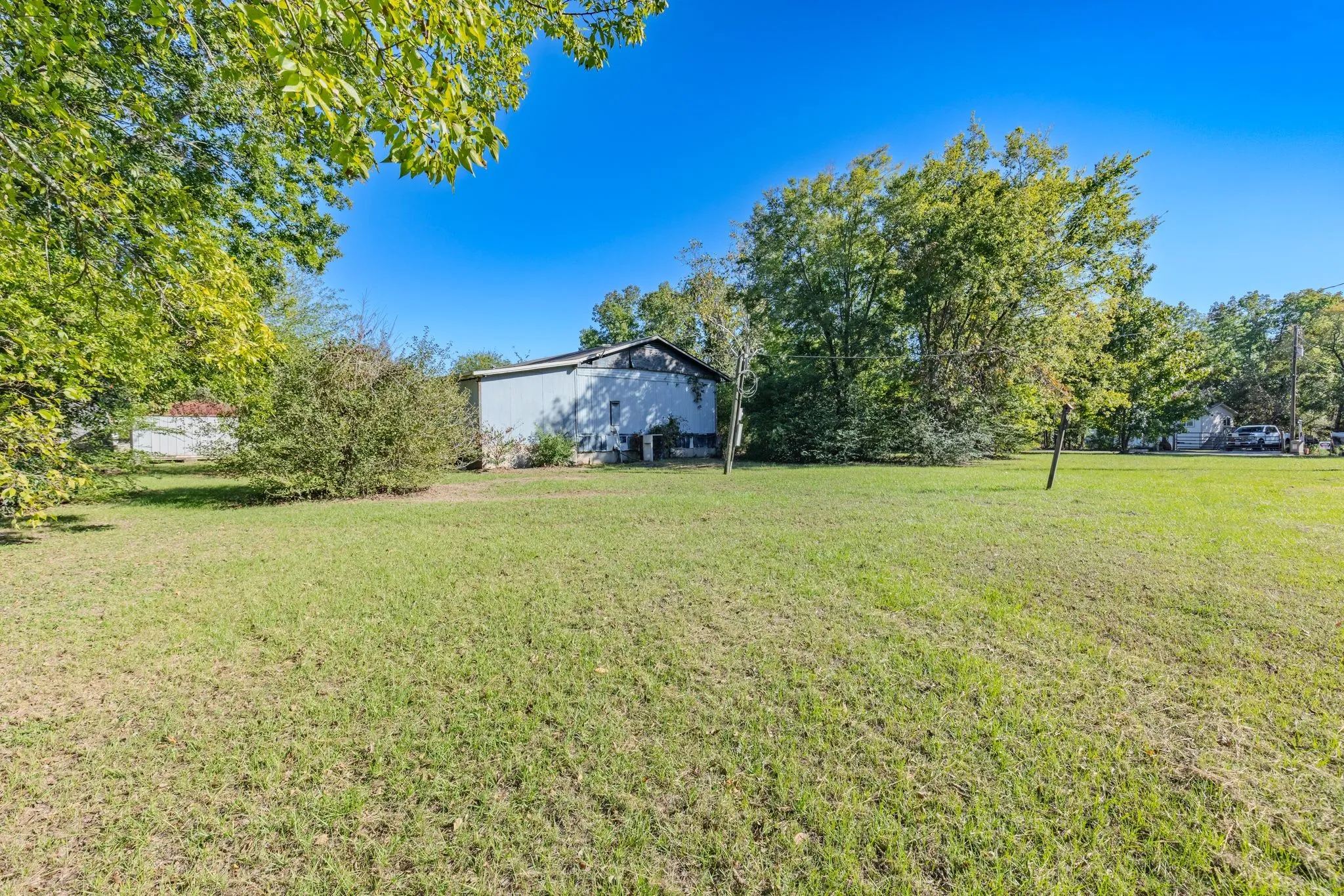 Mobile Home For Sale in Hunt County , 10830 Paradise Lane, Wills Point, Texas 75169, 2 Bedroom, 2 Bathroom, Garage spaces, 1,248 Sqft, built in 1984, mls#21419227, Real Estate Agent in Wills Point, Homes For Sale in Hunt county, Homes For Sale in Wills Point, Realtor in Wills Point Texas, Real Estate Brokerage Independent Realty Texas, Luminita Cordes Realtor