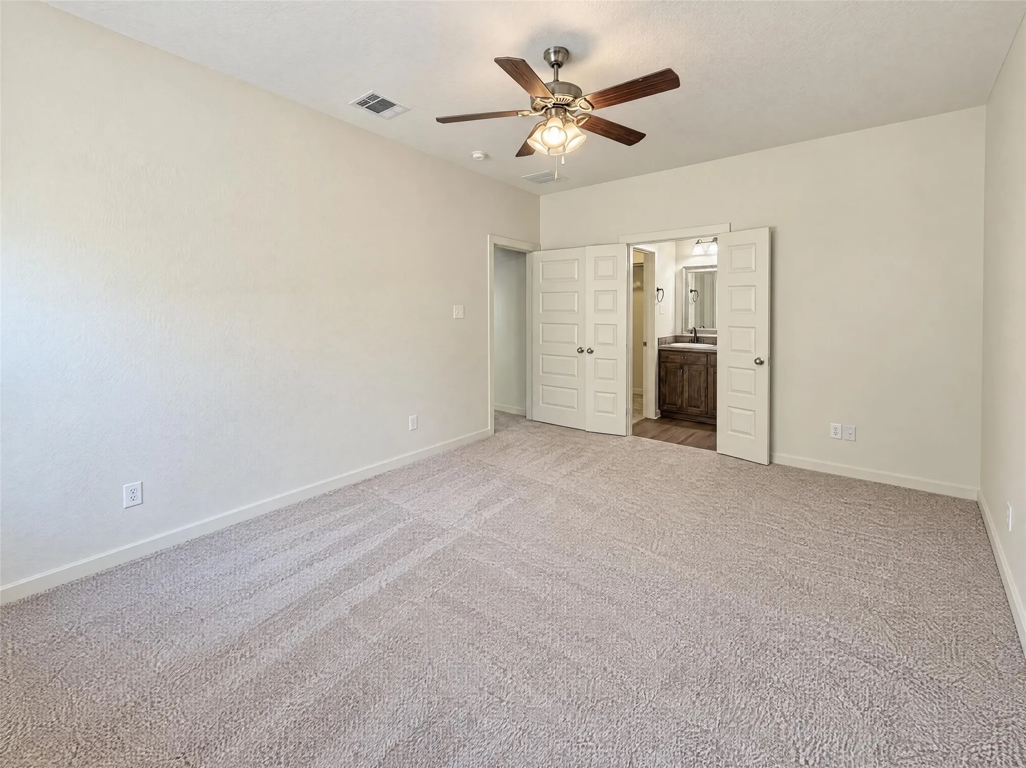 Single Family Residence For Sale in Johnson County , 186 S Preston Street, Alvarado, Texas 76009, 3 Bedroom, 2 Bathroom, 2 Garage spaces, 1,351 Sqft, built in 2019, mls#21419626, Real Estate Agent in Alvarado, Homes For Sale in Johnson county, Homes For Sale in Alvarado, Realtor in Alvarado Texas, Real Estate Brokerage Independent Realty Texas, Luminita Cordes Realtor