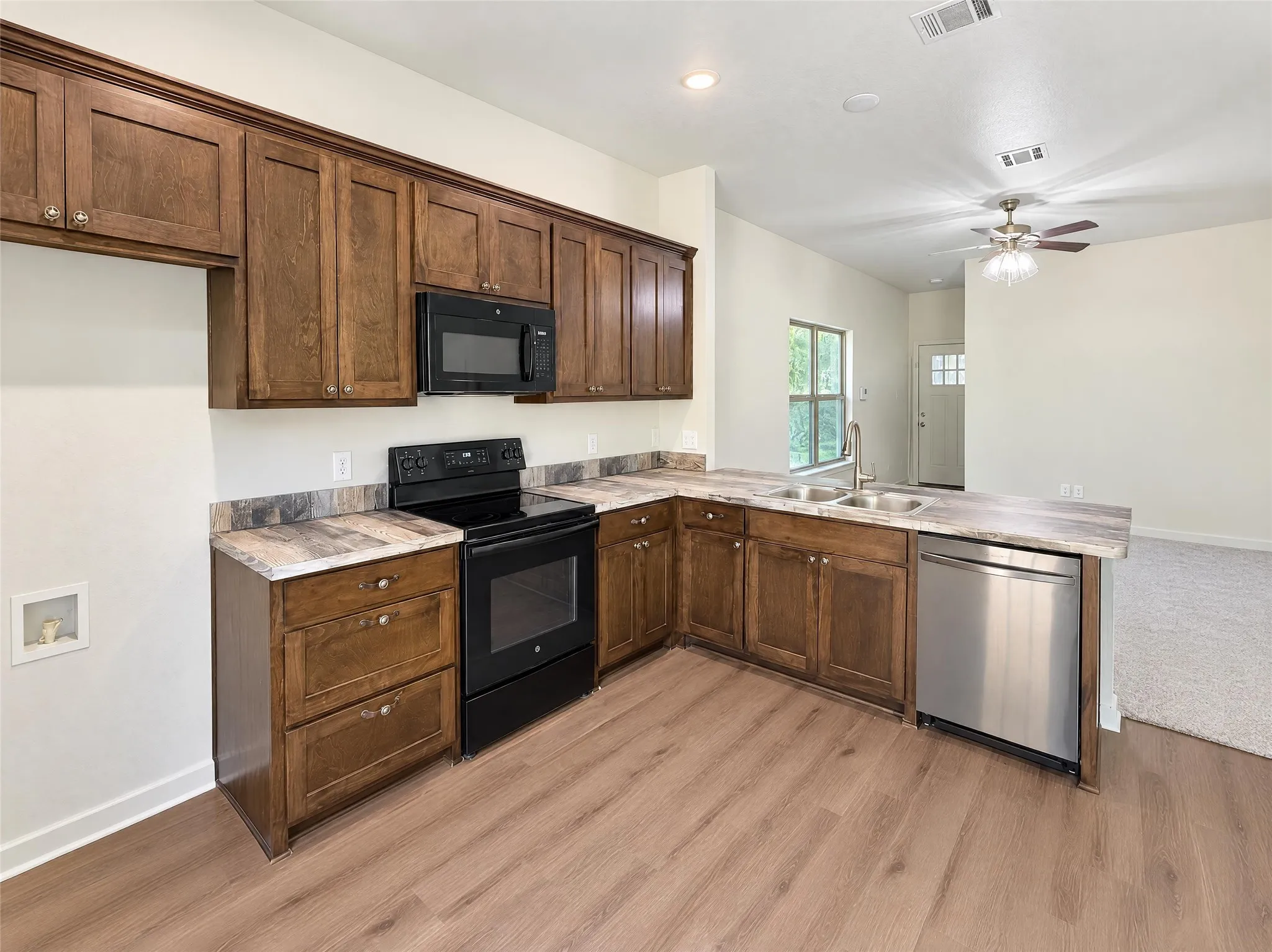Single Family Residence For Sale in Johnson County , 186 S Preston Street, Alvarado, Texas 76009, 3 Bedroom, 2 Bathroom, 2 Garage spaces, 1,351 Sqft, built in 2019, mls#21419626, Real Estate Agent in Alvarado, Homes For Sale in Johnson county, Homes For Sale in Alvarado, Realtor in Alvarado Texas, Real Estate Brokerage Independent Realty Texas, Luminita Cordes Realtor