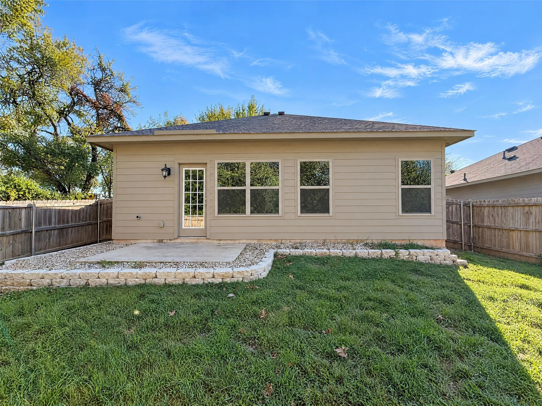 Single Family Residence For Sale in Johnson County , 186 S Preston Street, Alvarado, Texas 76009, 3 Bedroom, 2 Bathroom, 2 Garage spaces, 1,351 Sqft, built in 2019, mls#21419626, Real Estate Agent in Alvarado, Homes For Sale in Johnson county, Homes For Sale in Alvarado, Realtor in Alvarado Texas, Real Estate Brokerage Independent Realty Texas, Luminita Cordes Realtor