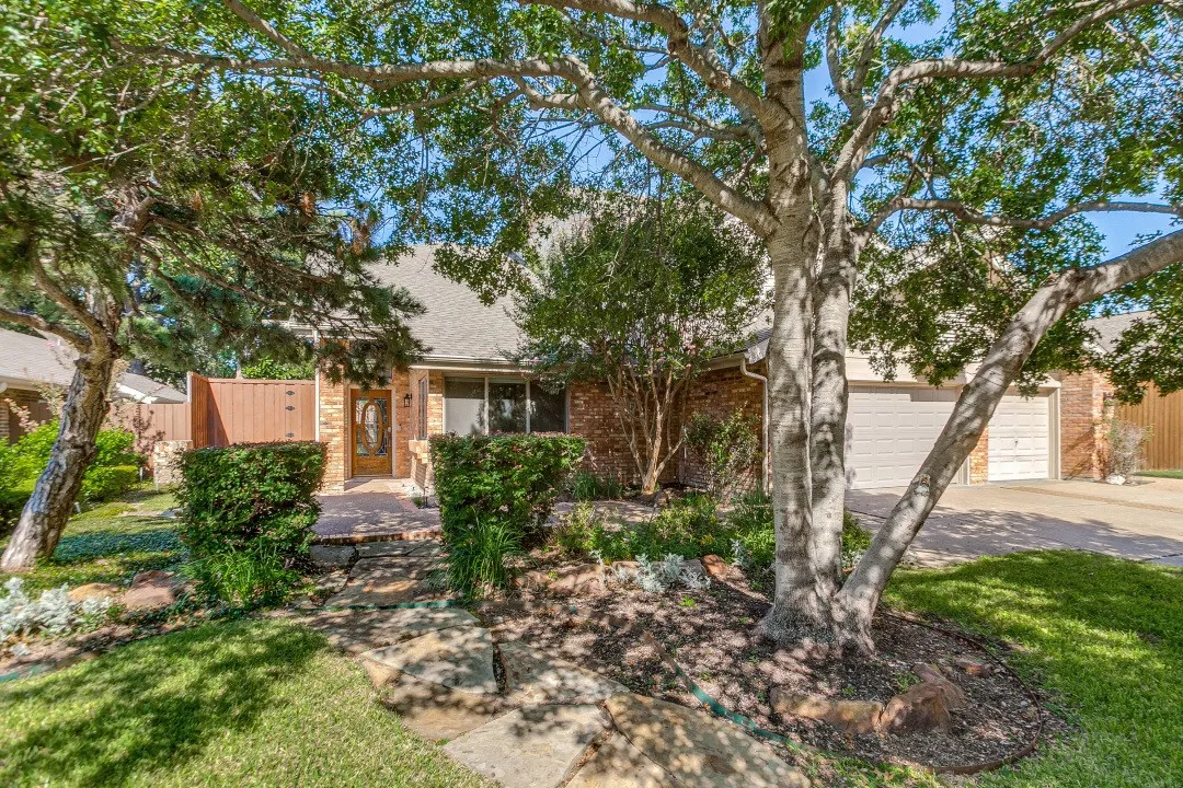 Single Family Residence For Sale in Collin County , 5221 Old Shepard Place, Plano, Texas 75093, 4 Bedroom, 3 Bathroom, 3 Garage spaces, 2,806 Sqft, built in 1981, mls#21415375, Real Estate Agent in Plano, Homes For Sale in Collin county, Homes For Sale in Plano, Realtor in Plano Texas, Real Estate Brokerage Independent Realty Texas, Luminita Cordes Realtor