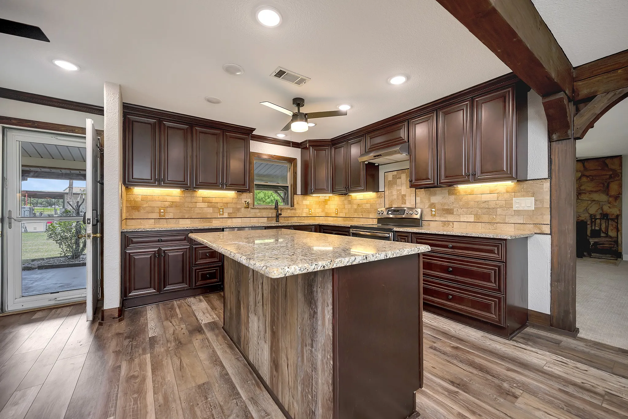 Single Family Residence For Sale in Cooke County , 2561 Co Road 248, Valley View, Texas 76272, 4 Bedroom, 3 Bathroom, Garage spaces, 2,160 Sqft, built in 1986, mls#21406723, Real Estate Agent in Valley View, Homes For Sale in Cooke county, Homes For Sale in Valley View, Realtor in Valley View Texas, Real Estate Brokerage Independent Realty Texas, Luminita Cordes Realtor