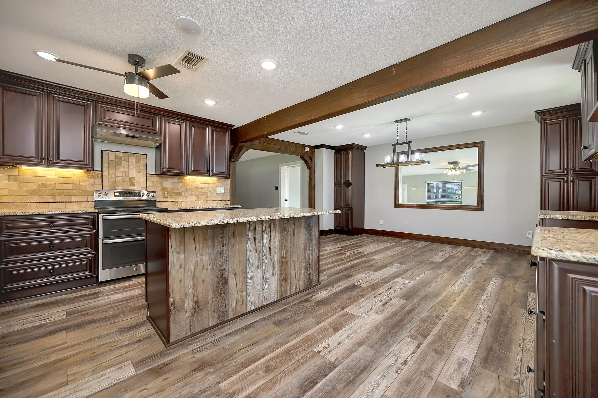 Single Family Residence For Sale in Cooke County , 2561 Co Road 248, Valley View, Texas 76272, 4 Bedroom, 3 Bathroom, Garage spaces, 2,160 Sqft, built in 1986, mls#21406723, Real Estate Agent in Valley View, Homes For Sale in Cooke county, Homes For Sale in Valley View, Realtor in Valley View Texas, Real Estate Brokerage Independent Realty Texas, Luminita Cordes Realtor