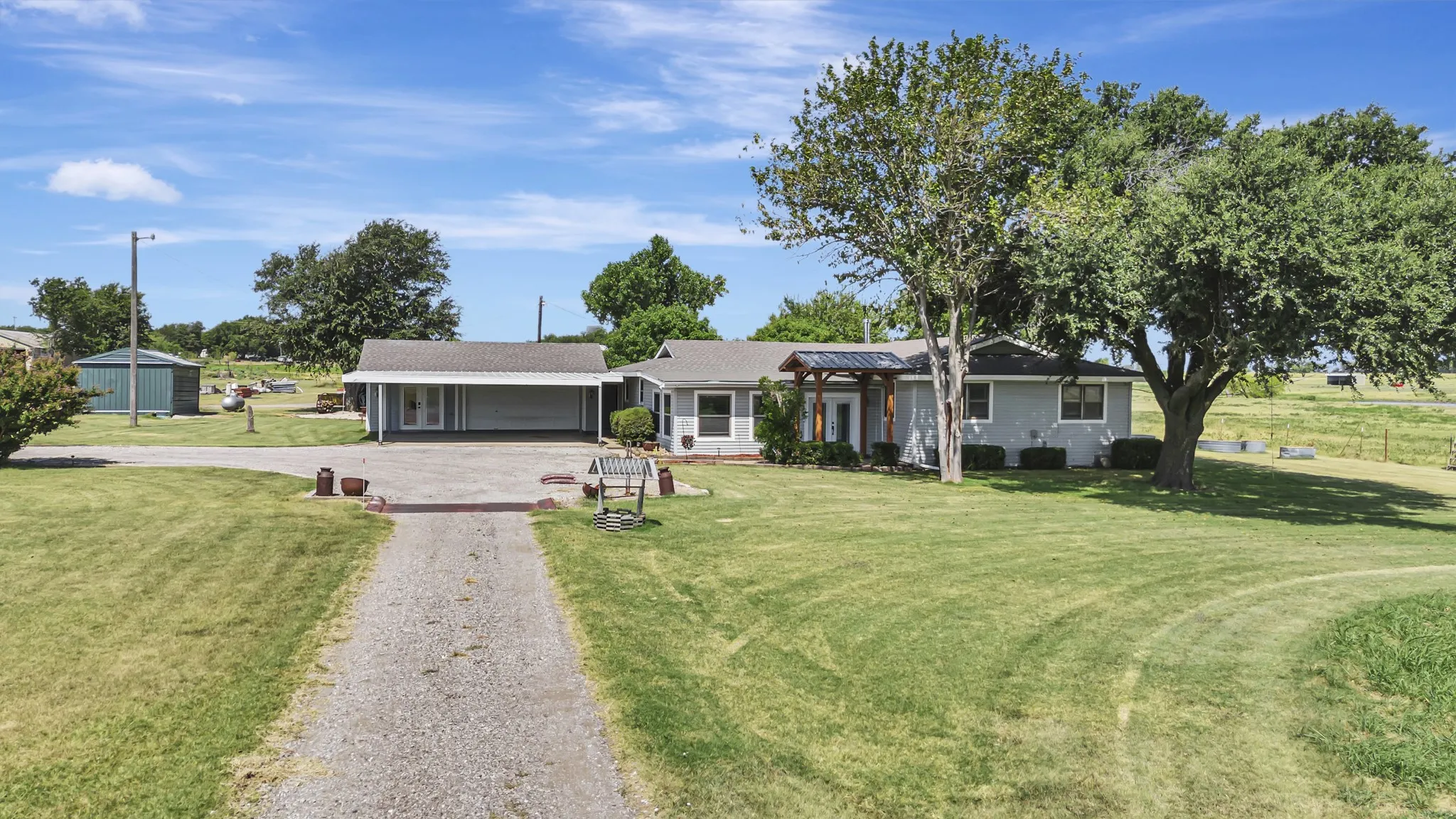 Single Family Residence For Sale in Cooke County , 2561 Co Road 248, Valley View, Texas 76272, 4 Bedroom, 3 Bathroom, Garage spaces, 2,160 Sqft, built in 1986, mls#21406723, Real Estate Agent in Valley View, Homes For Sale in Cooke county, Homes For Sale in Valley View, Realtor in Valley View Texas, Real Estate Brokerage Independent Realty Texas, Luminita Cordes Realtor