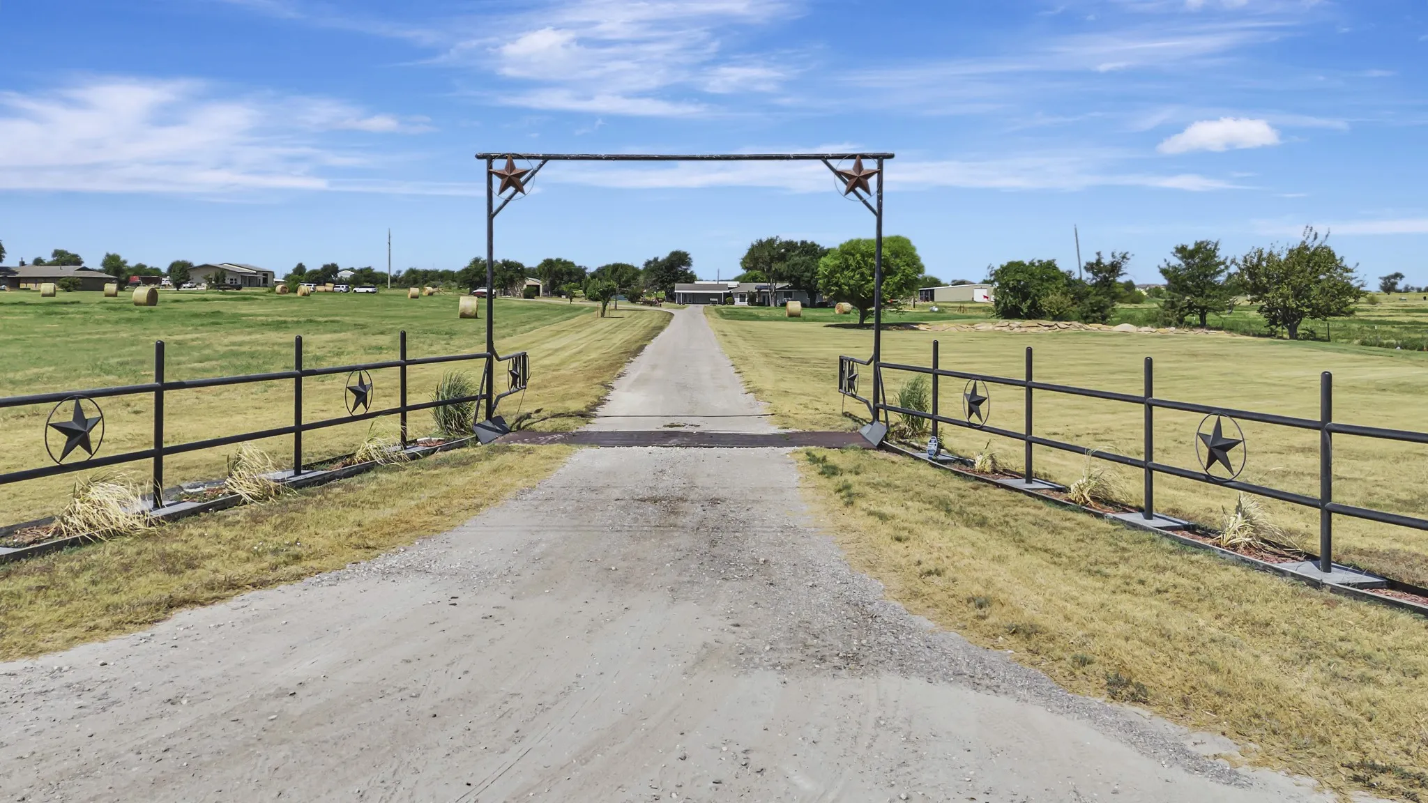 Single Family Residence For Sale in Cooke County , 2561 Co Road 248, Valley View, Texas 76272, 4 Bedroom, 3 Bathroom, Garage spaces, 2,160 Sqft, built in 1986, mls#21406723, Real Estate Agent in Valley View, Homes For Sale in Cooke county, Homes For Sale in Valley View, Realtor in Valley View Texas, Real Estate Brokerage Independent Realty Texas, Luminita Cordes Realtor