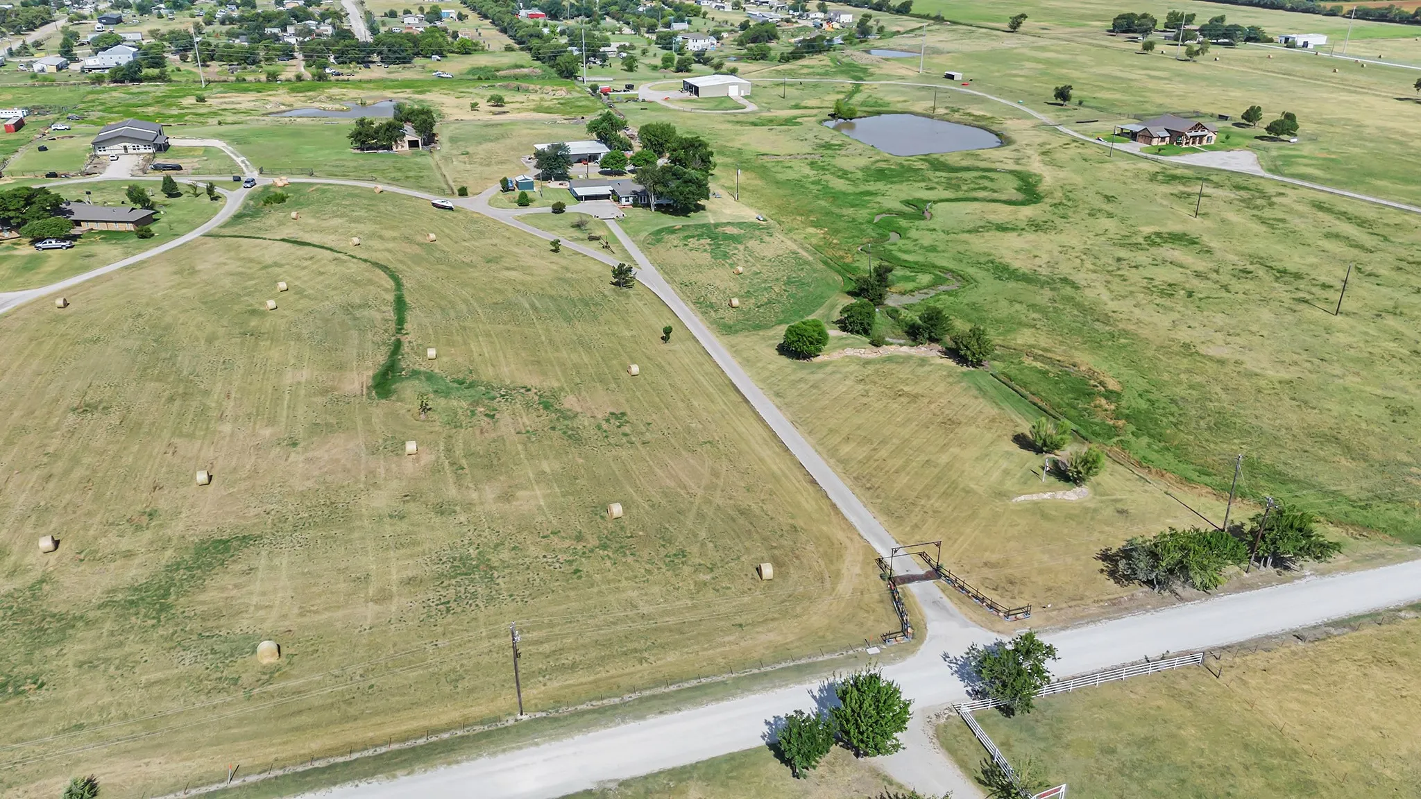 Single Family Residence For Sale in Cooke County , 2561 Co Road 248, Valley View, Texas 76272, 4 Bedroom, 3 Bathroom, Garage spaces, 2,160 Sqft, built in 1986, mls#21406723, Real Estate Agent in Valley View, Homes For Sale in Cooke county, Homes For Sale in Valley View, Realtor in Valley View Texas, Real Estate Brokerage Independent Realty Texas, Luminita Cordes Realtor