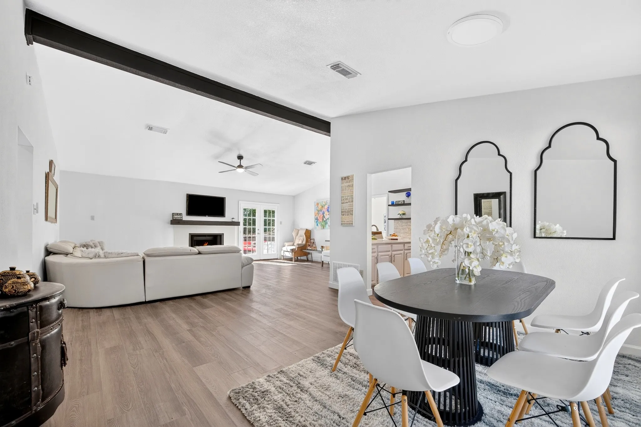 Single Family Residence For Sale in Tarrant County , 1534 Twin Post Drive, Arlington, Texas 76014, 3 Bedroom, 2 Bathroom, 2 Garage spaces, 1,492 Sqft, built in 1984, mls#21418656, Real Estate Agent in Arlington, Homes For Sale in Tarrant county, Homes For Sale in Arlington, Realtor in Arlington Texas, Real Estate Brokerage Independent Realty Texas, Luminita Cordes Realtor