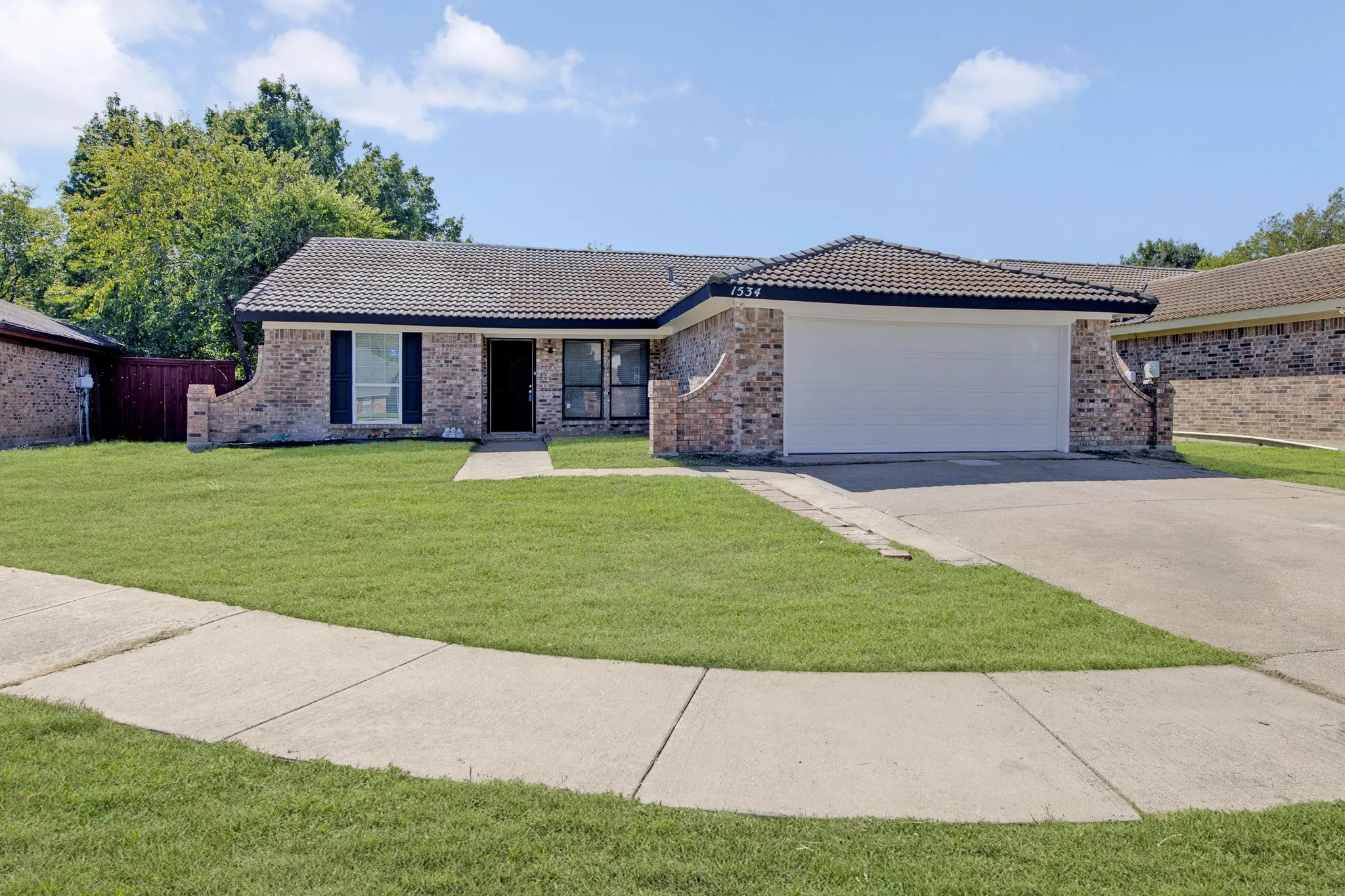 Single Family Residence For Sale in Tarrant County , 1534 Twin Post Drive, Arlington, Texas 76014, 3 Bedroom, 2 Bathroom, 2 Garage spaces, 1,492 Sqft, built in 1984, mls#21418656, Real Estate Agent in Arlington, Homes For Sale in Tarrant county, Homes For Sale in Arlington, Realtor in Arlington Texas, Real Estate Brokerage Independent Realty Texas, Luminita Cordes Realtor