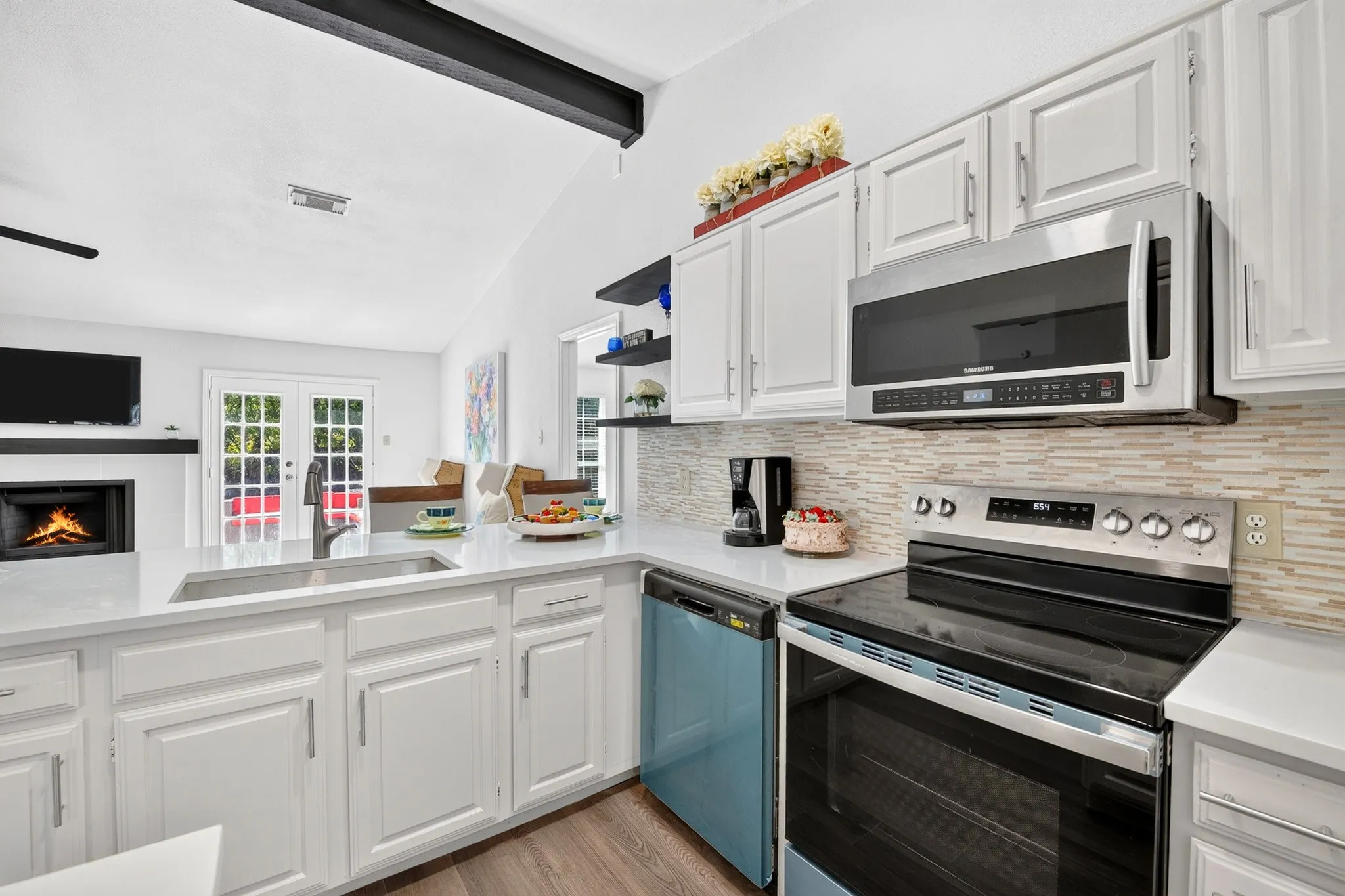 Single Family Residence For Sale in Tarrant County , 1534 Twin Post Drive, Arlington, Texas 76014, 3 Bedroom, 2 Bathroom, 2 Garage spaces, 1,492 Sqft, built in 1984, mls#21418656, Real Estate Agent in Arlington, Homes For Sale in Tarrant county, Homes For Sale in Arlington, Realtor in Arlington Texas, Real Estate Brokerage Independent Realty Texas, Luminita Cordes Realtor