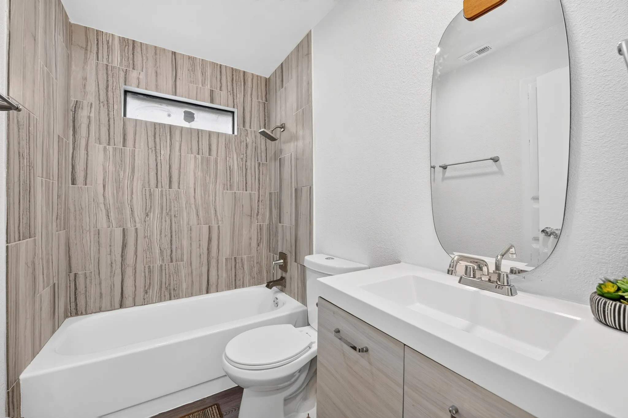 Single Family Residence For Sale in Tarrant County , 1534 Twin Post Drive, Arlington, Texas 76014, 3 Bedroom, 2 Bathroom, 2 Garage spaces, 1,492 Sqft, built in 1984, mls#21418656, Real Estate Agent in Arlington, Homes For Sale in Tarrant county, Homes For Sale in Arlington, Realtor in Arlington Texas, Real Estate Brokerage Independent Realty Texas, Luminita Cordes Realtor