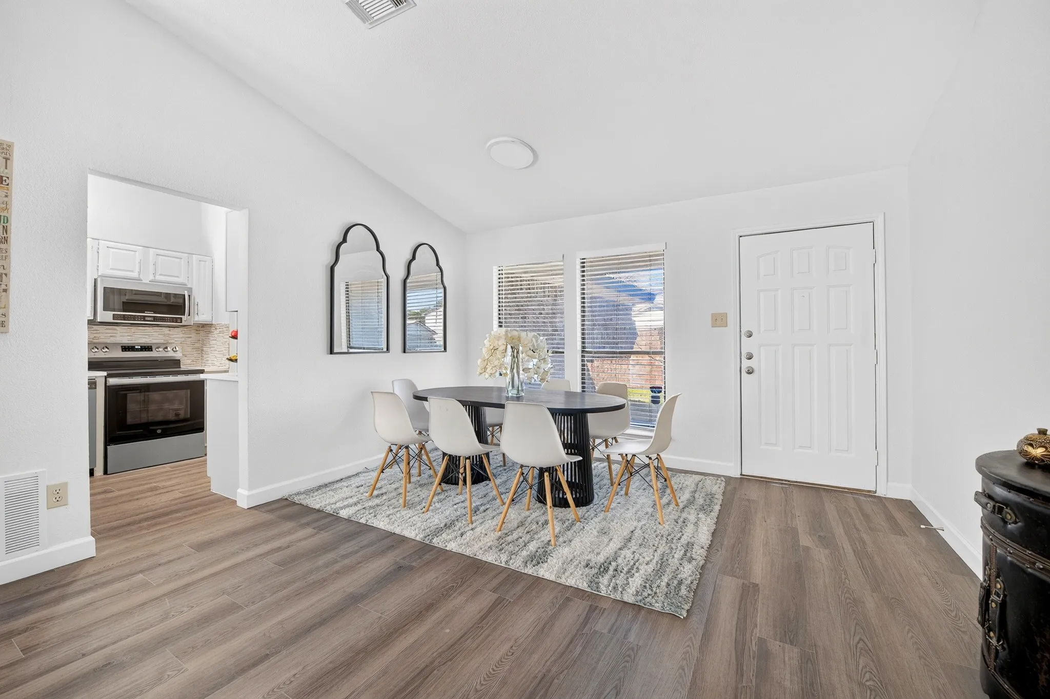 Single Family Residence For Sale in Tarrant County , 1534 Twin Post Drive, Arlington, Texas 76014, 3 Bedroom, 2 Bathroom, 2 Garage spaces, 1,492 Sqft, built in 1984, mls#21418656, Real Estate Agent in Arlington, Homes For Sale in Tarrant county, Homes For Sale in Arlington, Realtor in Arlington Texas, Real Estate Brokerage Independent Realty Texas, Luminita Cordes Realtor