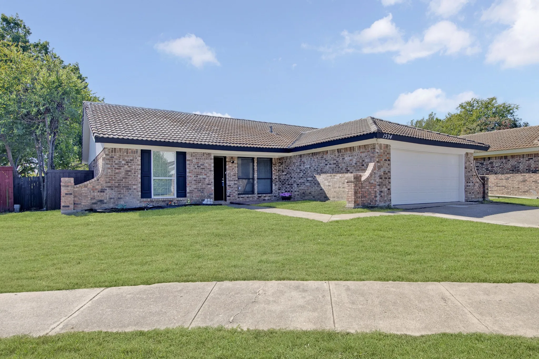Single Family Residence For Sale in Tarrant County , 1534 Twin Post Drive, Arlington, Texas 76014, 3 Bedroom, 2 Bathroom, 2 Garage spaces, 1,492 Sqft, built in 1984, mls#21418656, Real Estate Agent in Arlington, Homes For Sale in Tarrant county, Homes For Sale in Arlington, Realtor in Arlington Texas, Real Estate Brokerage Independent Realty Texas, Luminita Cordes Realtor