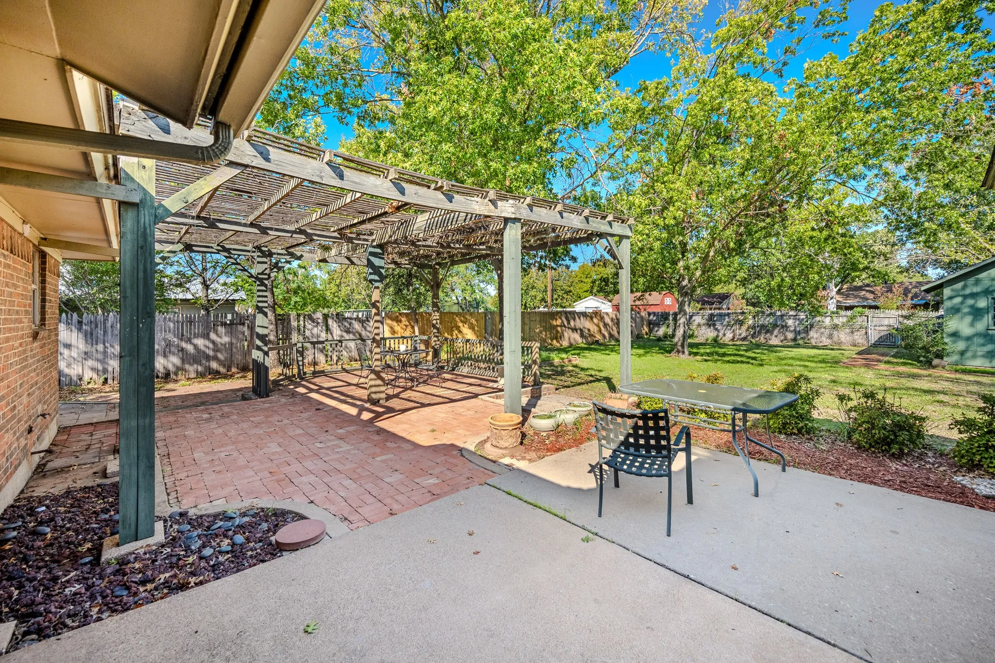 Single Family Residence For Sale in Parker County , 1703 Lamar Street, Mineral Wells, Texas 76067, 3 Bedroom, 2 Bathroom, 2 Garage spaces, 1,835 Sqft, built in 1968, mls#21418603, Real Estate Agent in Mineral Wells, Homes For Sale in Parker county, Homes For Sale in Mineral Wells, Realtor in Mineral Wells Texas, Real Estate Brokerage Independent Realty Texas, Luminita Cordes Realtor