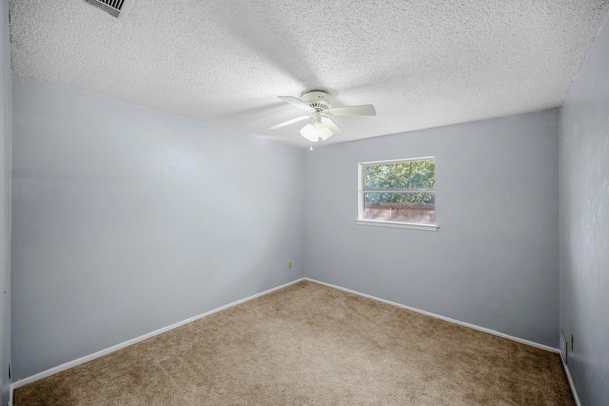Single Family Residence For Sale in Parker County , 1703 Lamar Street, Mineral Wells, Texas 76067, 3 Bedroom, 2 Bathroom, 2 Garage spaces, 1,835 Sqft, built in 1968, mls#21418603, Real Estate Agent in Mineral Wells, Homes For Sale in Parker county, Homes For Sale in Mineral Wells, Realtor in Mineral Wells Texas, Real Estate Brokerage Independent Realty Texas, Luminita Cordes Realtor