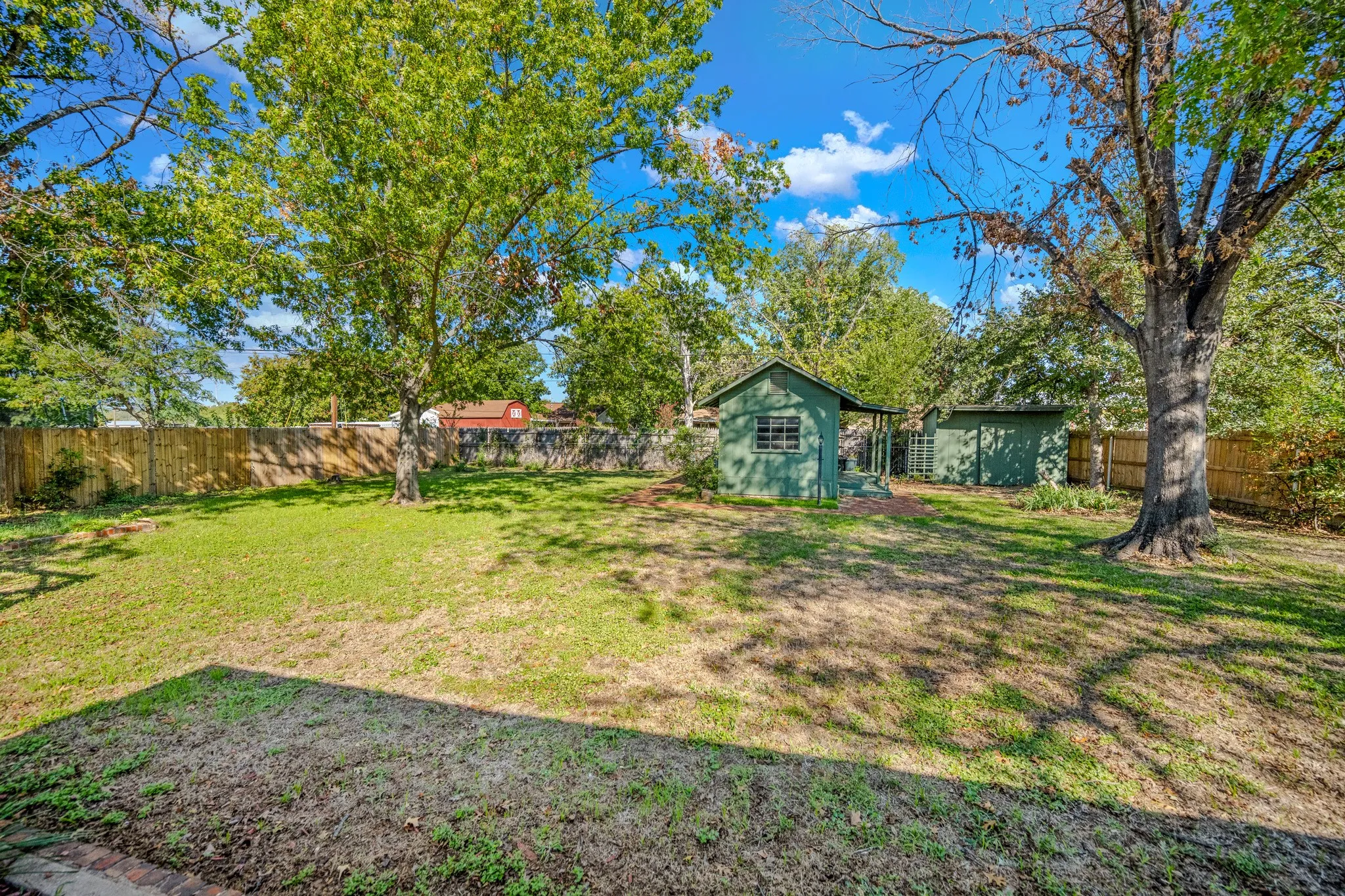 Single Family Residence For Sale in Parker County , 1703 Lamar Street, Mineral Wells, Texas 76067, 3 Bedroom, 2 Bathroom, 2 Garage spaces, 1,835 Sqft, built in 1968, mls#21418603, Real Estate Agent in Mineral Wells, Homes For Sale in Parker county, Homes For Sale in Mineral Wells, Realtor in Mineral Wells Texas, Real Estate Brokerage Independent Realty Texas, Luminita Cordes Realtor