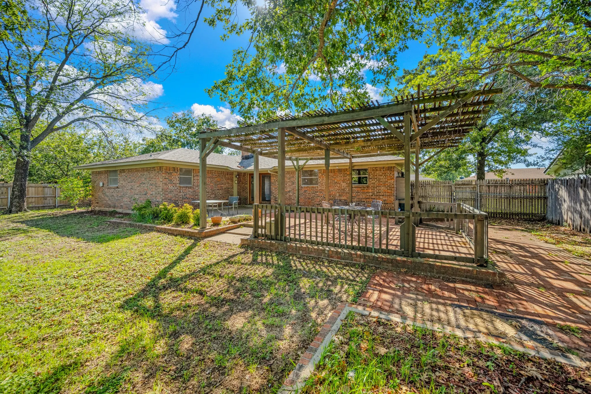 Single Family Residence For Sale in Parker County , 1703 Lamar Street, Mineral Wells, Texas 76067, 3 Bedroom, 2 Bathroom, 2 Garage spaces, 1,835 Sqft, built in 1968, mls#21418603, Real Estate Agent in Mineral Wells, Homes For Sale in Parker county, Homes For Sale in Mineral Wells, Realtor in Mineral Wells Texas, Real Estate Brokerage Independent Realty Texas, Luminita Cordes Realtor