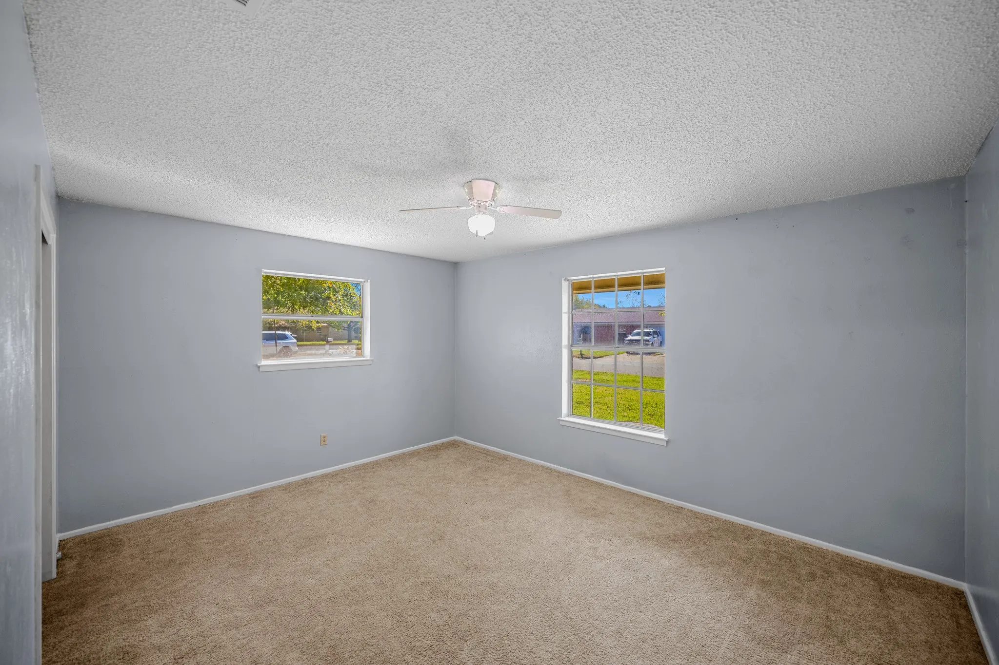 Single Family Residence For Sale in Parker County , 1703 Lamar Street, Mineral Wells, Texas 76067, 3 Bedroom, 2 Bathroom, 2 Garage spaces, 1,835 Sqft, built in 1968, mls#21418603, Real Estate Agent in Mineral Wells, Homes For Sale in Parker county, Homes For Sale in Mineral Wells, Realtor in Mineral Wells Texas, Real Estate Brokerage Independent Realty Texas, Luminita Cordes Realtor