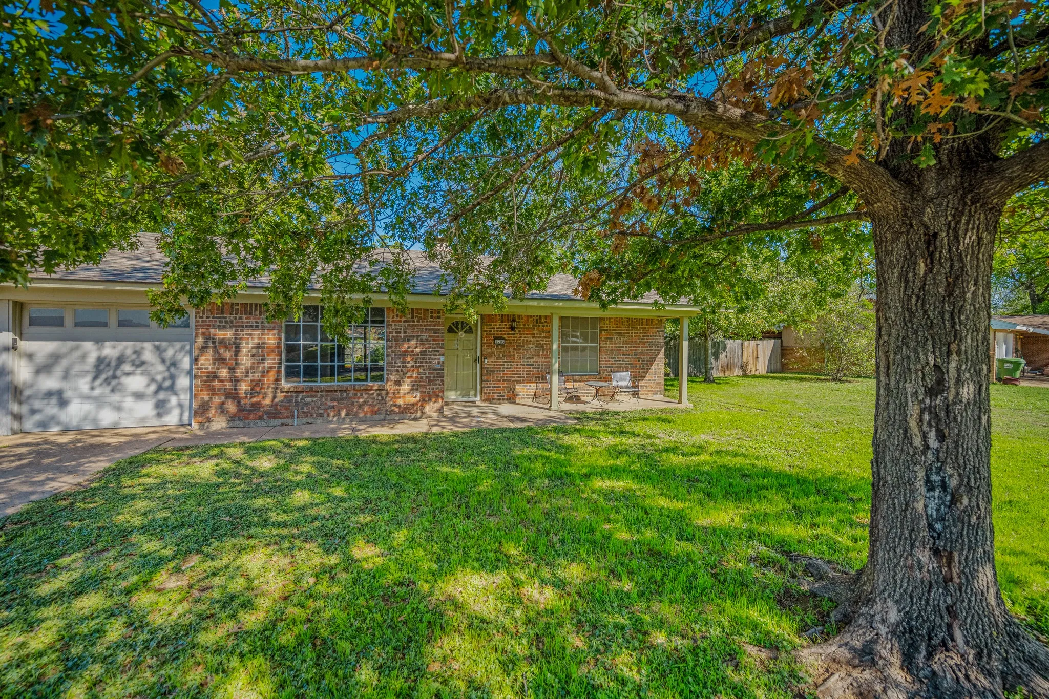 Single Family Residence For Sale in Parker County , 1703 Lamar Street, Mineral Wells, Texas 76067, 3 Bedroom, 2 Bathroom, 2 Garage spaces, 1,835 Sqft, built in 1968, mls#21418603, Real Estate Agent in Mineral Wells, Homes For Sale in Parker county, Homes For Sale in Mineral Wells, Realtor in Mineral Wells Texas, Real Estate Brokerage Independent Realty Texas, Luminita Cordes Realtor