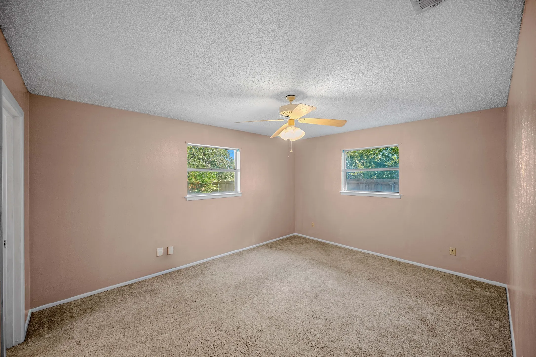 Single Family Residence For Sale in Parker County , 1703 Lamar Street, Mineral Wells, Texas 76067, 3 Bedroom, 2 Bathroom, 2 Garage spaces, 1,835 Sqft, built in 1968, mls#21418603, Real Estate Agent in Mineral Wells, Homes For Sale in Parker county, Homes For Sale in Mineral Wells, Realtor in Mineral Wells Texas, Real Estate Brokerage Independent Realty Texas, Luminita Cordes Realtor