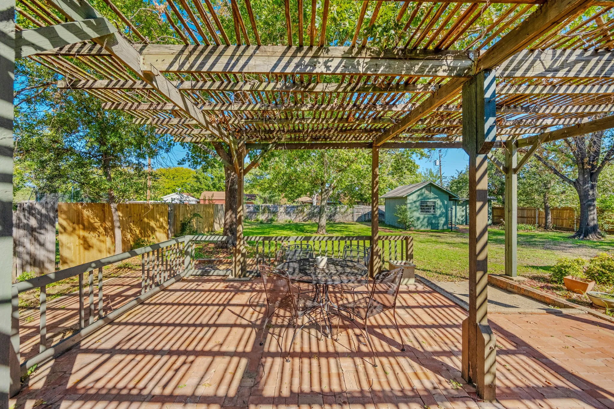 Single Family Residence For Sale in Parker County , 1703 Lamar Street, Mineral Wells, Texas 76067, 3 Bedroom, 2 Bathroom, 2 Garage spaces, 1,835 Sqft, built in 1968, mls#21418603, Real Estate Agent in Mineral Wells, Homes For Sale in Parker county, Homes For Sale in Mineral Wells, Realtor in Mineral Wells Texas, Real Estate Brokerage Independent Realty Texas, Luminita Cordes Realtor