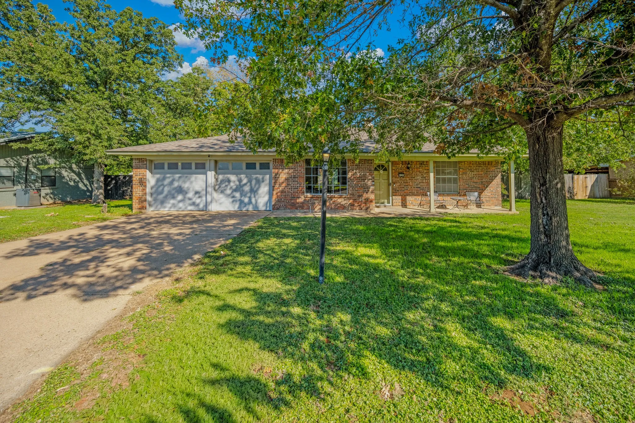 Single Family Residence For Sale in Parker County , 1703 Lamar Street, Mineral Wells, Texas 76067, 3 Bedroom, 2 Bathroom, 2 Garage spaces, 1,835 Sqft, built in 1968, mls#21418603, Real Estate Agent in Mineral Wells, Homes For Sale in Parker county, Homes For Sale in Mineral Wells, Realtor in Mineral Wells Texas, Real Estate Brokerage Independent Realty Texas, Luminita Cordes Realtor