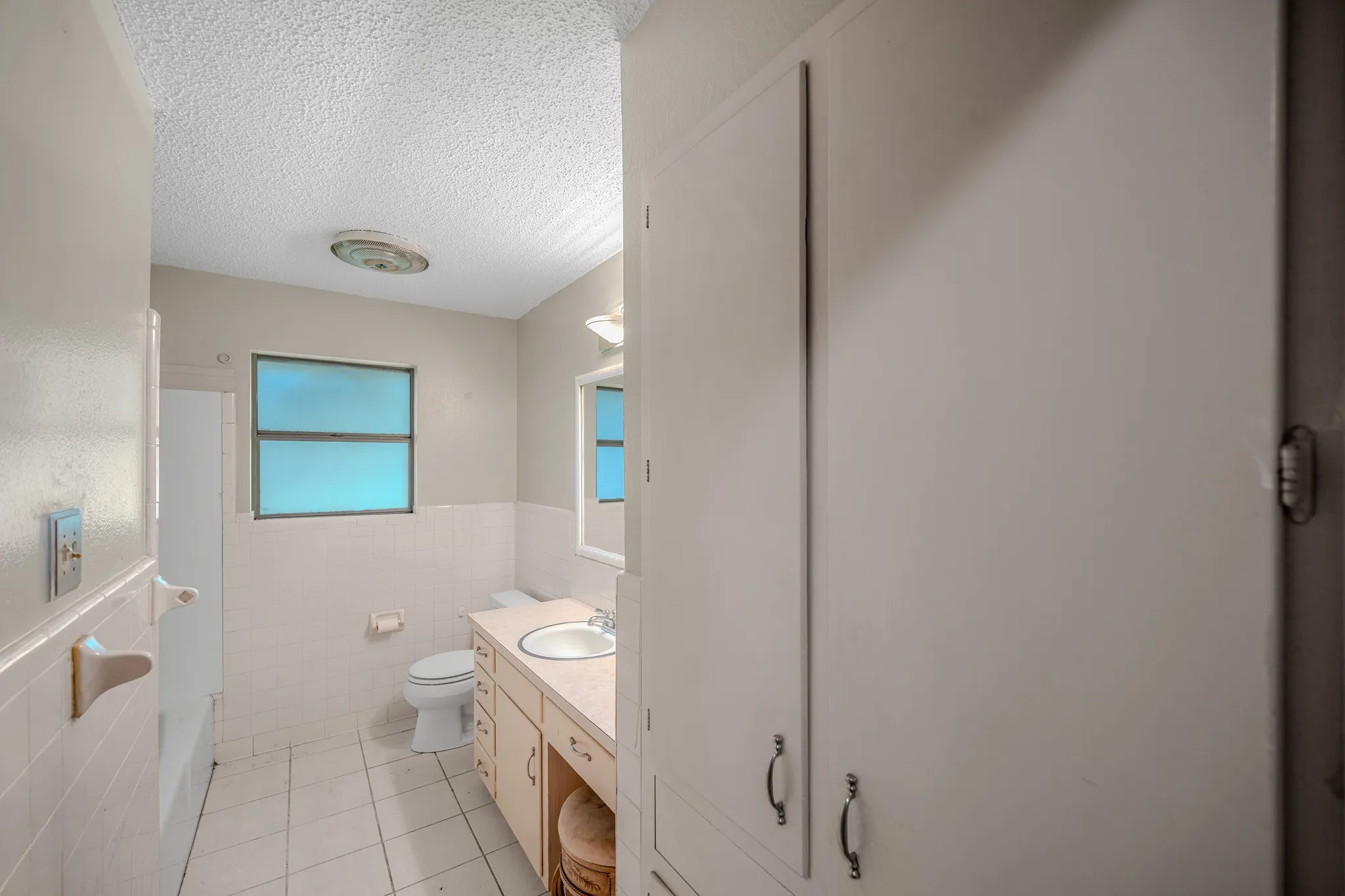 Single Family Residence For Sale in Parker County , 1703 Lamar Street, Mineral Wells, Texas 76067, 3 Bedroom, 2 Bathroom, 2 Garage spaces, 1,835 Sqft, built in 1968, mls#21418603, Real Estate Agent in Mineral Wells, Homes For Sale in Parker county, Homes For Sale in Mineral Wells, Realtor in Mineral Wells Texas, Real Estate Brokerage Independent Realty Texas, Luminita Cordes Realtor