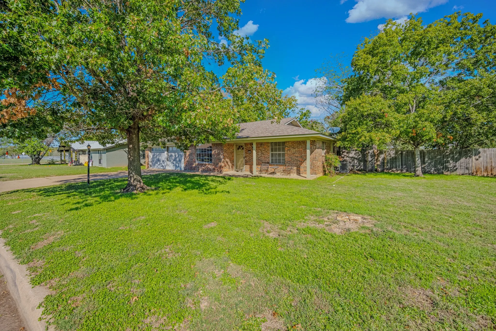 Single Family Residence For Sale in Parker County , 1703 Lamar Street, Mineral Wells, Texas 76067, 3 Bedroom, 2 Bathroom, 2 Garage spaces, 1,835 Sqft, built in 1968, mls#21418603, Real Estate Agent in Mineral Wells, Homes For Sale in Parker county, Homes For Sale in Mineral Wells, Realtor in Mineral Wells Texas, Real Estate Brokerage Independent Realty Texas, Luminita Cordes Realtor