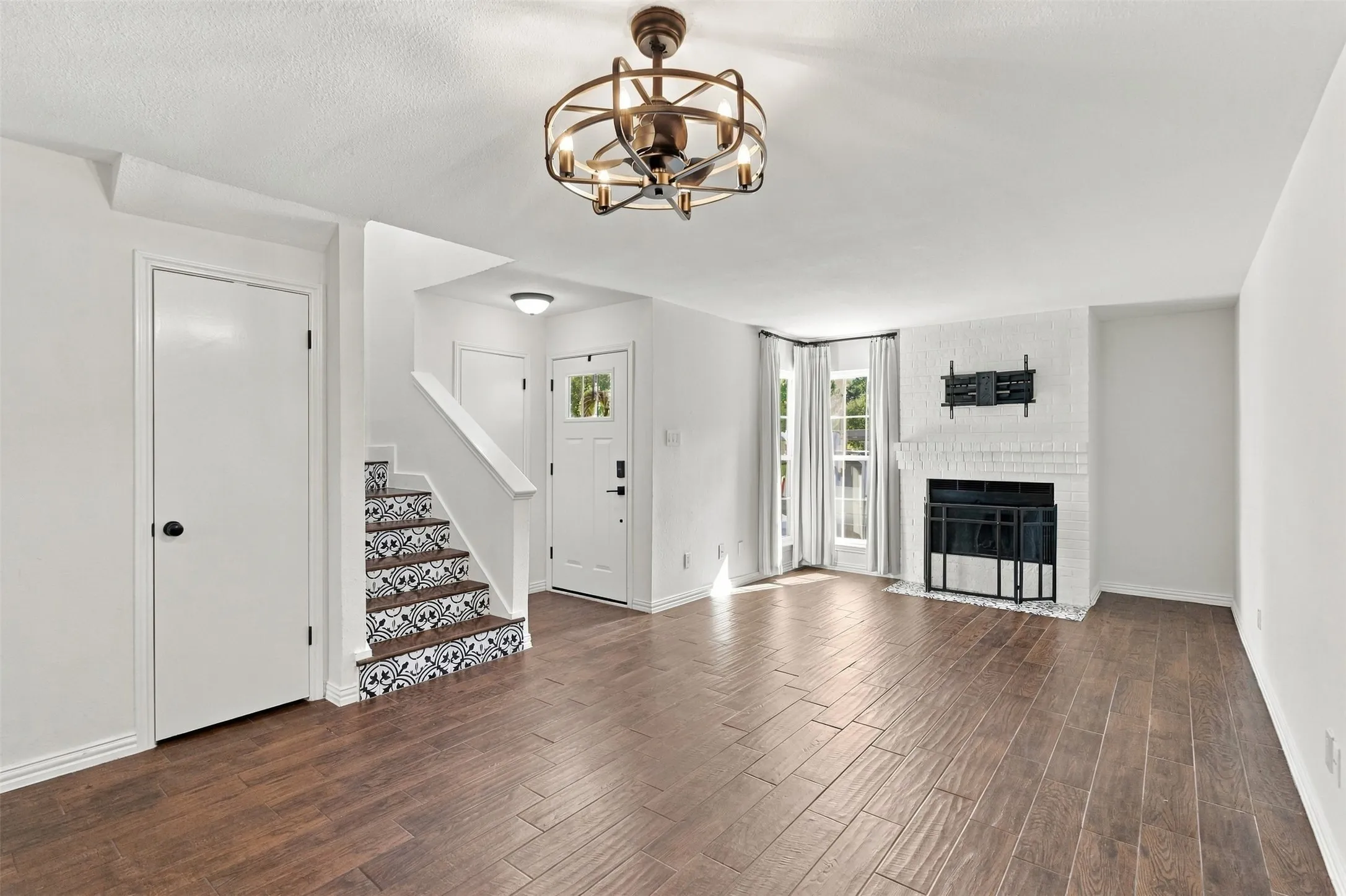 Condominium For Sale in Tarrant County , 1912 Shadowood Trail, Colleyville, Texas 76034, 2 Bedroom, 3 Bathroom, Garage spaces, 1,098 Sqft, built in 1984, mls#21416863, Real Estate Agent in Colleyville, Homes For Sale in Tarrant county, Homes For Sale in Colleyville, Realtor in Colleyville Texas, Real Estate Brokerage Independent Realty Texas, Luminita Cordes Realtor