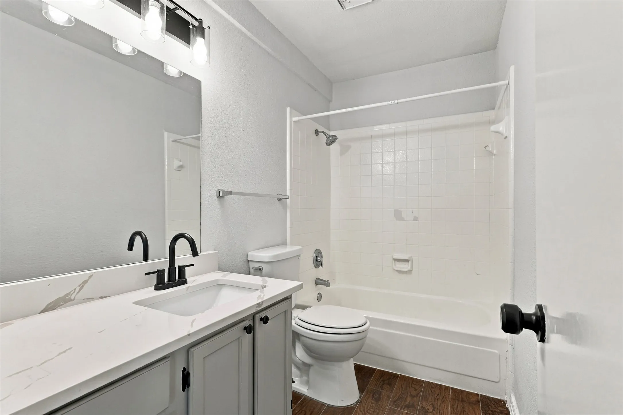 Condominium For Sale in Tarrant County , 1912 Shadowood Trail, Colleyville, Texas 76034, 2 Bedroom, 3 Bathroom, Garage spaces, 1,098 Sqft, built in 1984, mls#21416863, Real Estate Agent in Colleyville, Homes For Sale in Tarrant county, Homes For Sale in Colleyville, Realtor in Colleyville Texas, Real Estate Brokerage Independent Realty Texas, Luminita Cordes Realtor