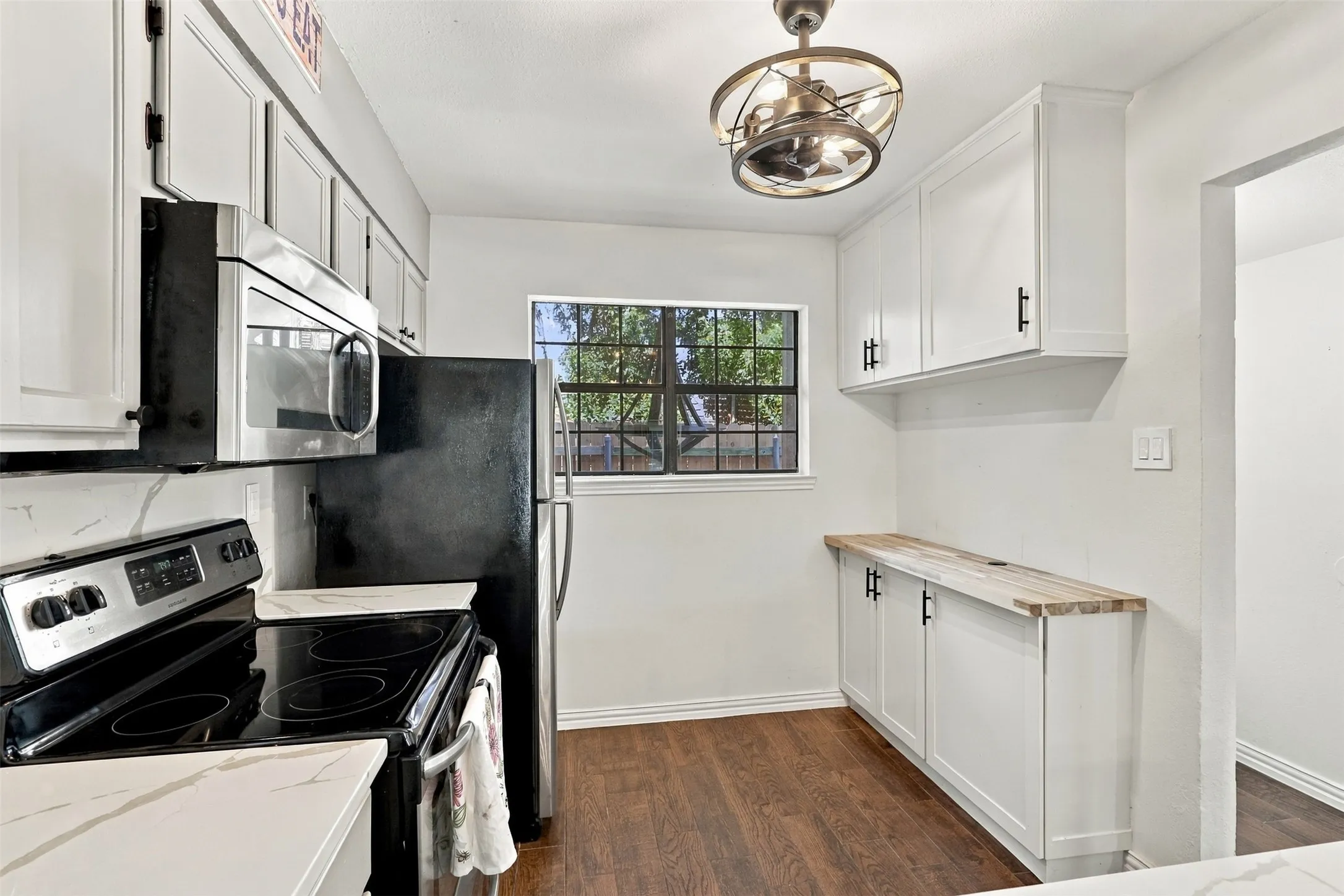 Condominium For Sale in Tarrant County , 1912 Shadowood Trail, Colleyville, Texas 76034, 2 Bedroom, 3 Bathroom, Garage spaces, 1,098 Sqft, built in 1984, mls#21416863, Real Estate Agent in Colleyville, Homes For Sale in Tarrant county, Homes For Sale in Colleyville, Realtor in Colleyville Texas, Real Estate Brokerage Independent Realty Texas, Luminita Cordes Realtor