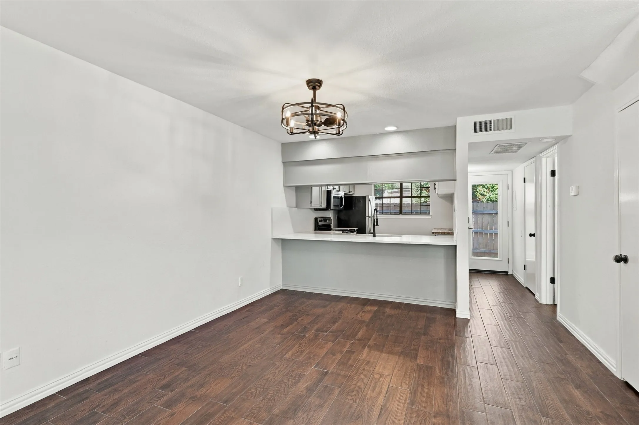 Condominium For Sale in Tarrant County , 1912 Shadowood Trail, Colleyville, Texas 76034, 2 Bedroom, 3 Bathroom, Garage spaces, 1,098 Sqft, built in 1984, mls#21416863, Real Estate Agent in Colleyville, Homes For Sale in Tarrant county, Homes For Sale in Colleyville, Realtor in Colleyville Texas, Real Estate Brokerage Independent Realty Texas, Luminita Cordes Realtor