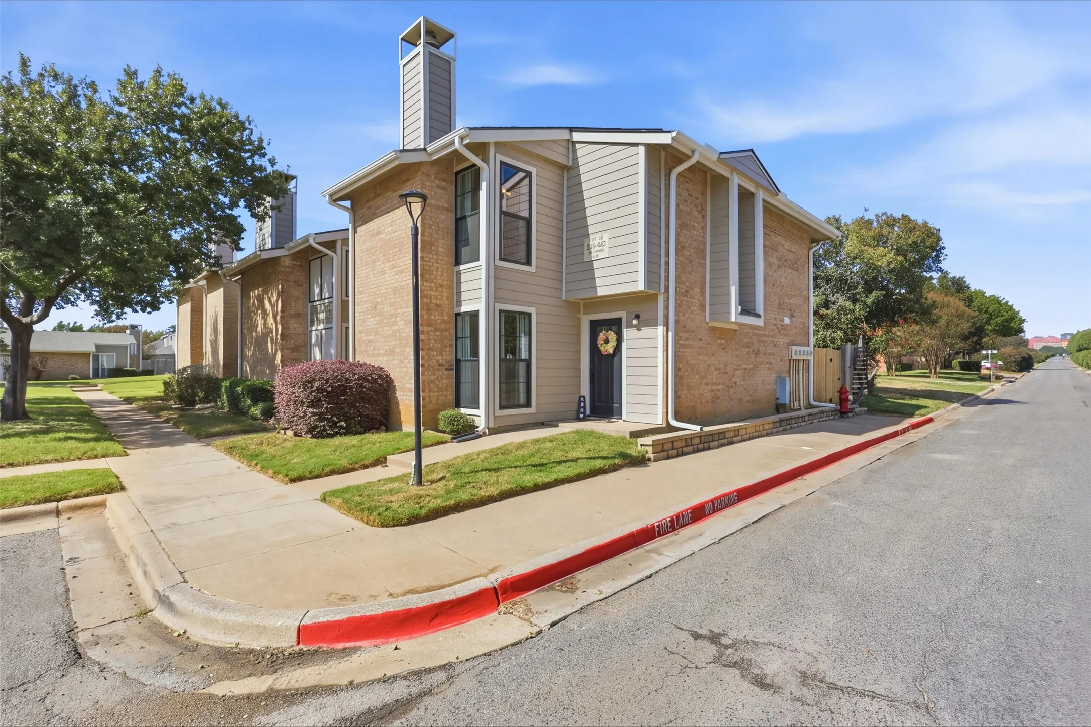Condominium For Sale in Tarrant County , 1912 Shadowood Trail, Colleyville, Texas 76034, 2 Bedroom, 3 Bathroom, Garage spaces, 1,098 Sqft, built in 1984, mls#21416863, Real Estate Agent in Colleyville, Homes For Sale in Tarrant county, Homes For Sale in Colleyville, Realtor in Colleyville Texas, Real Estate Brokerage Independent Realty Texas, Luminita Cordes Realtor