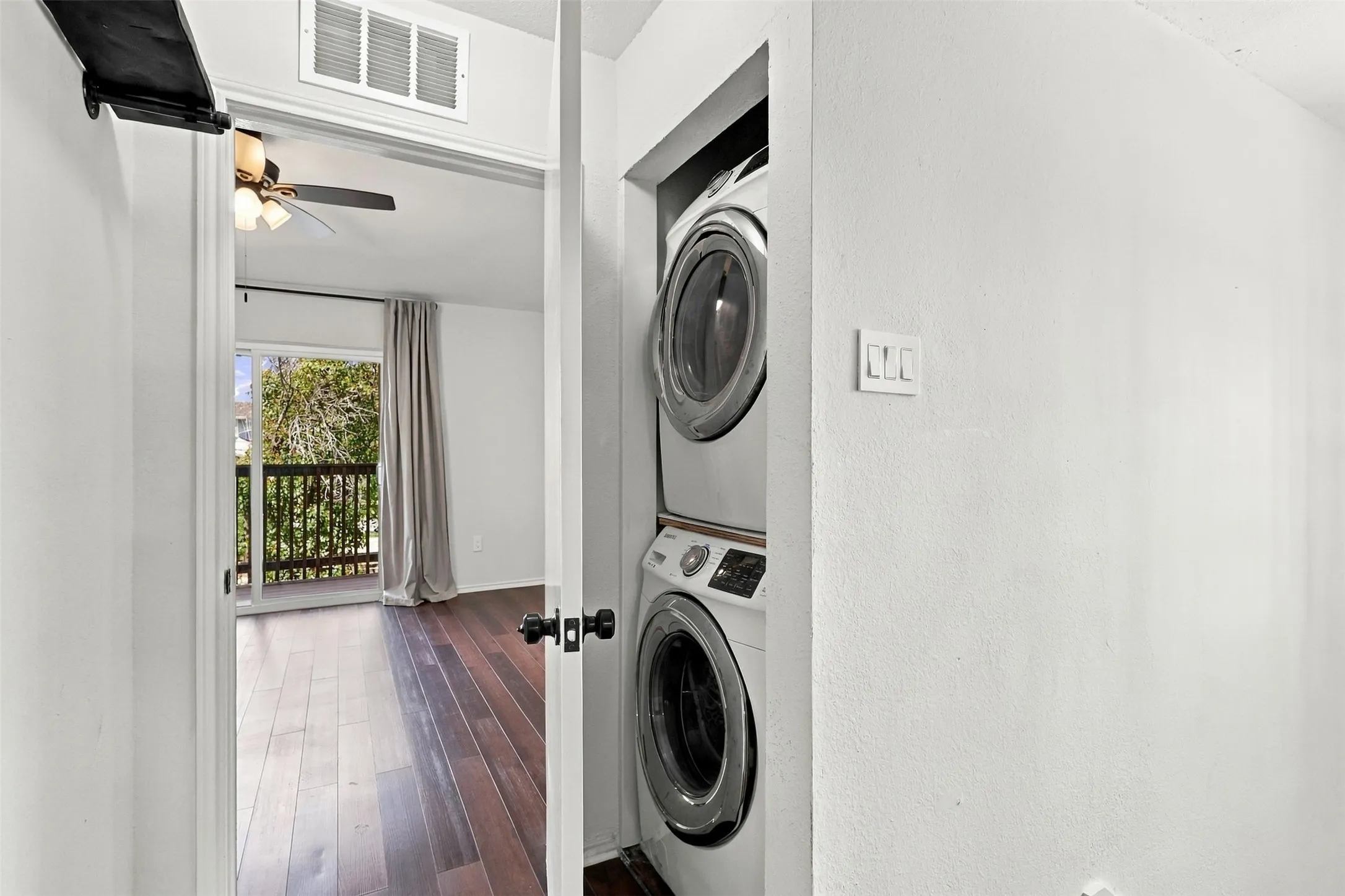Condominium For Sale in Tarrant County , 1912 Shadowood Trail, Colleyville, Texas 76034, 2 Bedroom, 3 Bathroom, Garage spaces, 1,098 Sqft, built in 1984, mls#21416863, Real Estate Agent in Colleyville, Homes For Sale in Tarrant county, Homes For Sale in Colleyville, Realtor in Colleyville Texas, Real Estate Brokerage Independent Realty Texas, Luminita Cordes Realtor