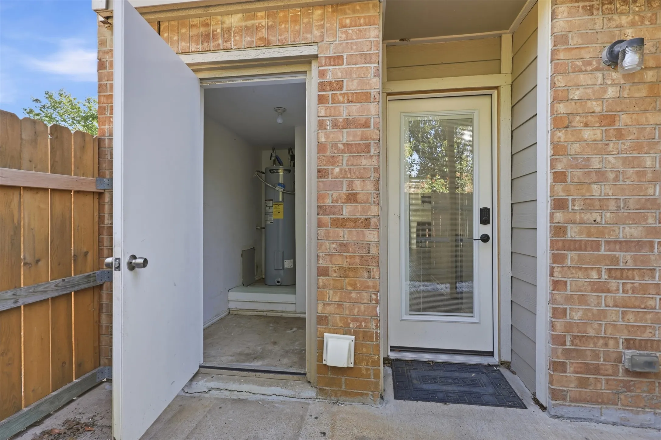 Condominium For Sale in Tarrant County , 1912 Shadowood Trail, Colleyville, Texas 76034, 2 Bedroom, 3 Bathroom, Garage spaces, 1,098 Sqft, built in 1984, mls#21416863, Real Estate Agent in Colleyville, Homes For Sale in Tarrant county, Homes For Sale in Colleyville, Realtor in Colleyville Texas, Real Estate Brokerage Independent Realty Texas, Luminita Cordes Realtor