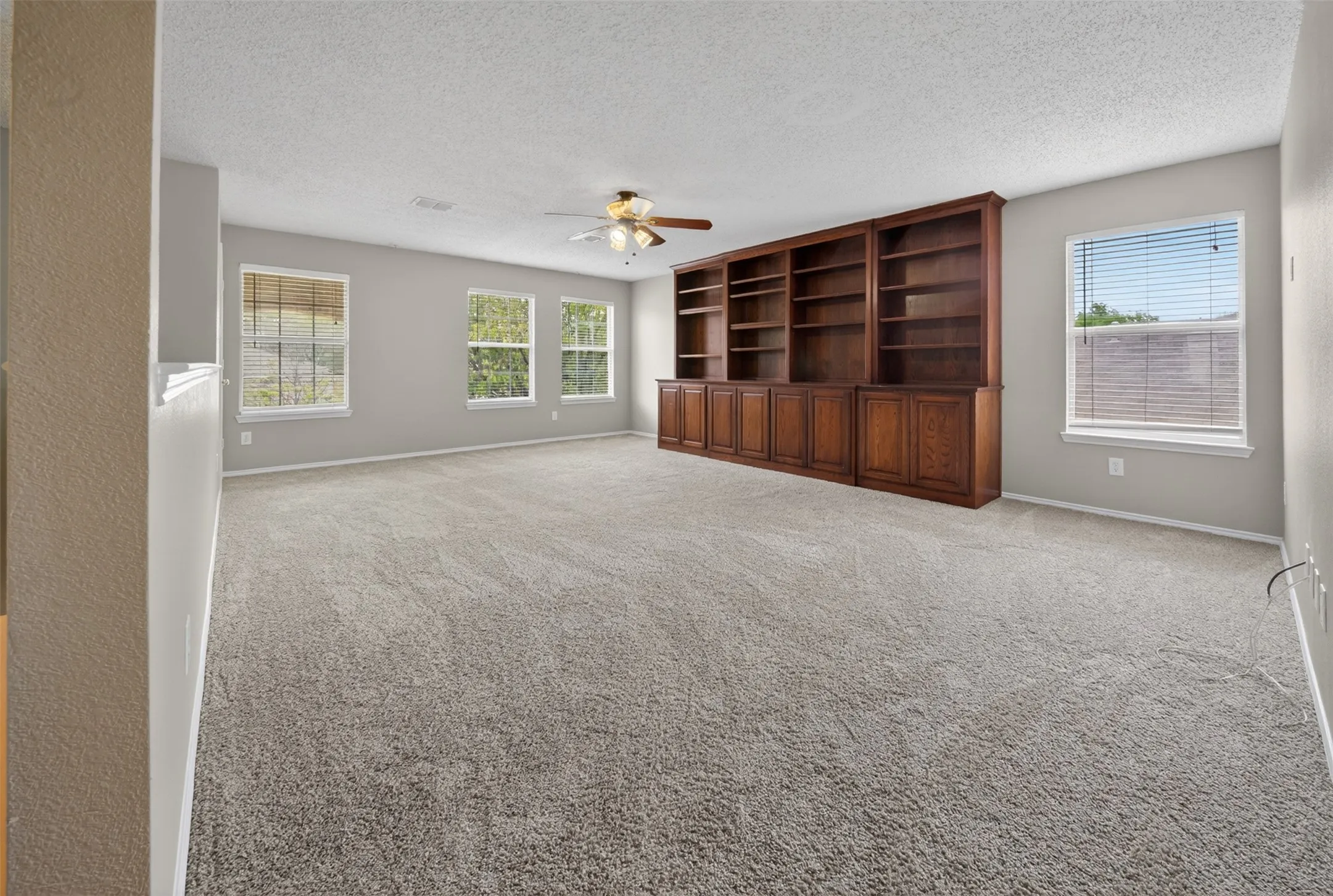 Single Family Residence For Rent in Denton County , 1316 White Dove Lane, Denton, Texas 76210, 4 Bedroom, 3 Bathroom, 2 Garage spaces, 2,611 Sqft, built in 2000, mls#21419800, Real Estate Agent in Denton, Homes For Rent in Denton county, Homes For Rent in Denton, Realtor in Denton Texas, Real Estate Brokerage Independent Realty Texas, Luminita Cordes Realtor