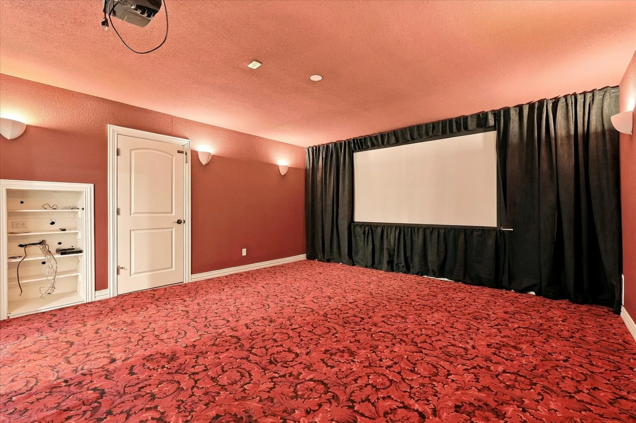 Single Family Residence For Sale in Parker County , 101 Rattling Antler Court, Azle, Texas 76020, 3 Bedroom, 4 Bathroom, 3 Garage spaces, 3,917 Sqft, built in 2007, mls#21419291, Real Estate Agent in Azle, Homes For Sale in Parker county, Homes For Sale in Azle, Realtor in Azle Texas, Real Estate Brokerage Independent Realty Texas, Luminita Cordes Realtor