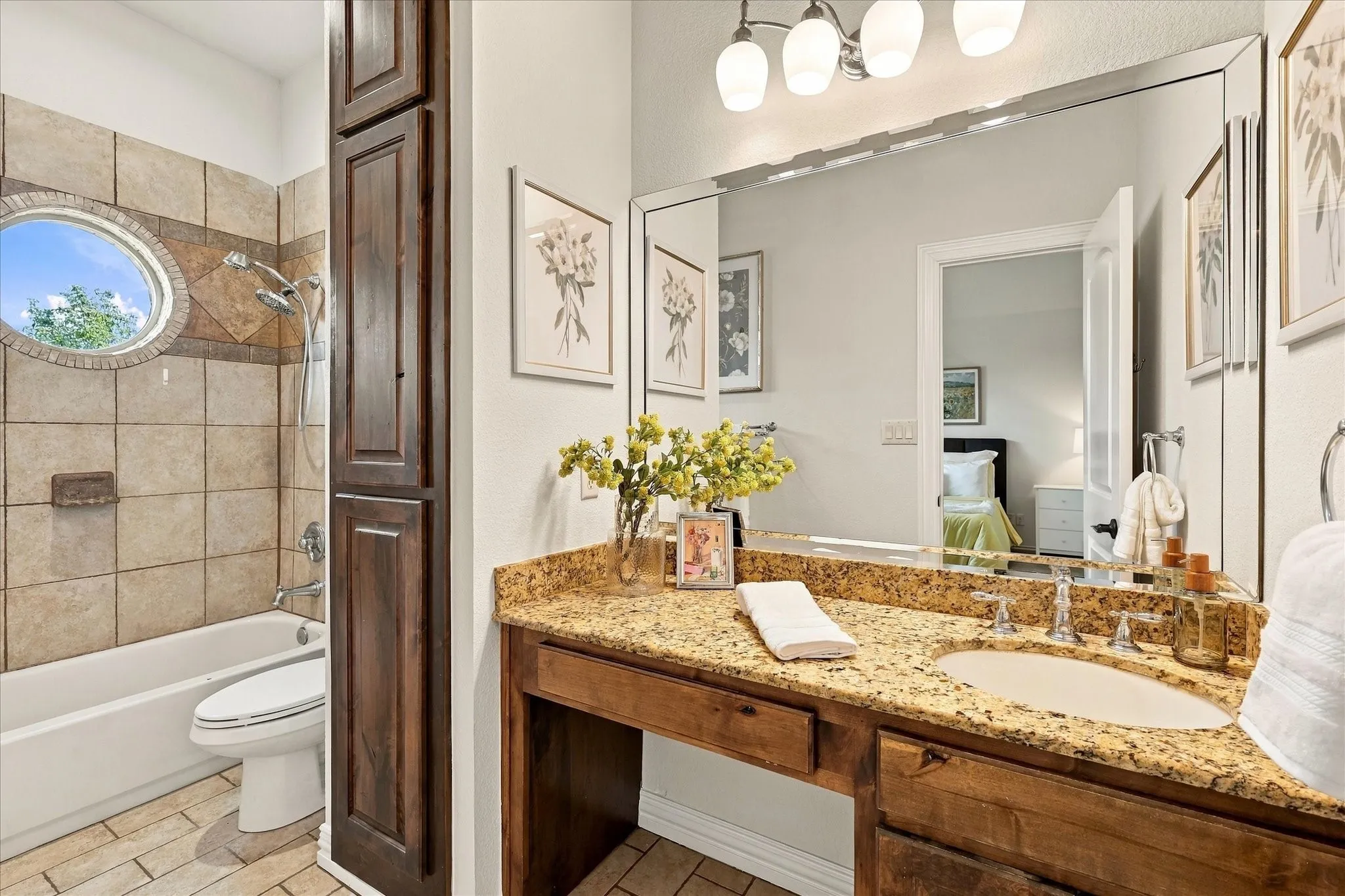 Single Family Residence For Sale in Parker County , 101 Rattling Antler Court, Azle, Texas 76020, 3 Bedroom, 4 Bathroom, 3 Garage spaces, 3,917 Sqft, built in 2007, mls#21419291, Real Estate Agent in Azle, Homes For Sale in Parker county, Homes For Sale in Azle, Realtor in Azle Texas, Real Estate Brokerage Independent Realty Texas, Luminita Cordes Realtor
