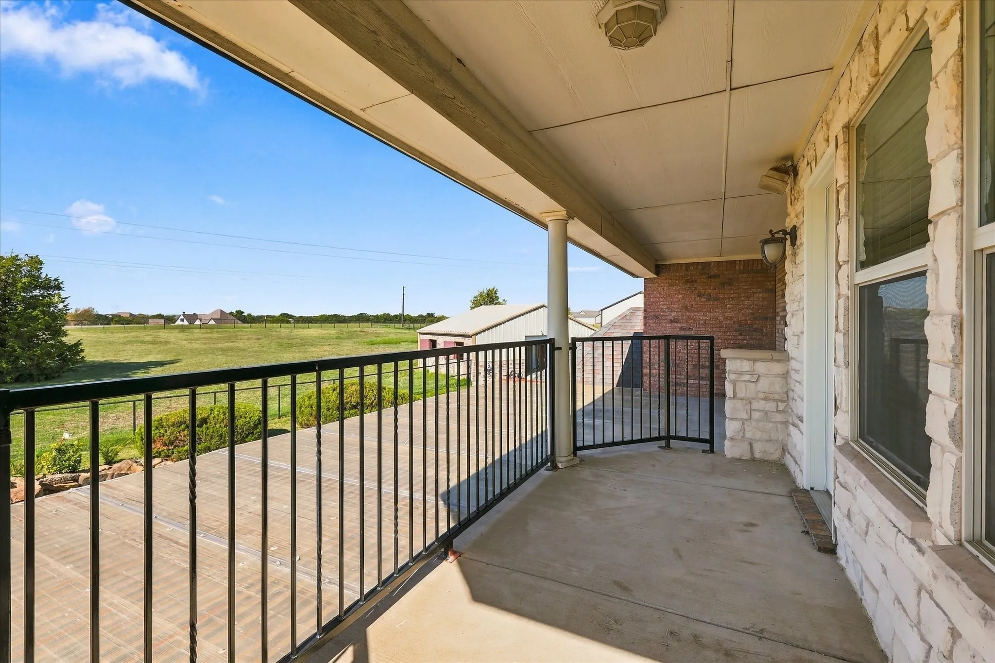 Single Family Residence For Sale in Parker County , 101 Rattling Antler Court, Azle, Texas 76020, 3 Bedroom, 4 Bathroom, 3 Garage spaces, 3,917 Sqft, built in 2007, mls#21419291, Real Estate Agent in Azle, Homes For Sale in Parker county, Homes For Sale in Azle, Realtor in Azle Texas, Real Estate Brokerage Independent Realty Texas, Luminita Cordes Realtor