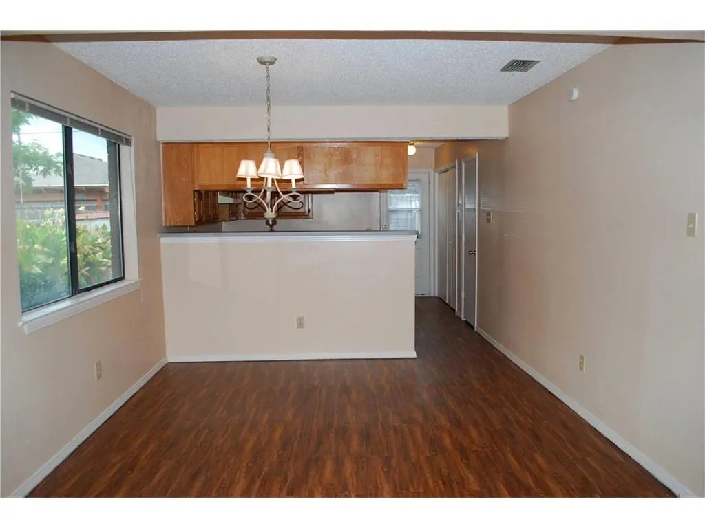 Duplex For Rent in Tarrant County , 1127 Rimcrest Drive, Arlington, Texas 76017, 3 Bedroom, 2 Bathroom, Garage spaces, 1,386 Sqft, built in 1986, mls#21419790, Real Estate Agent in Arlington, Homes For Rent in Tarrant county, Homes For Rent in Arlington, Realtor in Arlington Texas, Real Estate Brokerage Independent Realty Texas, Luminita Cordes Realtor