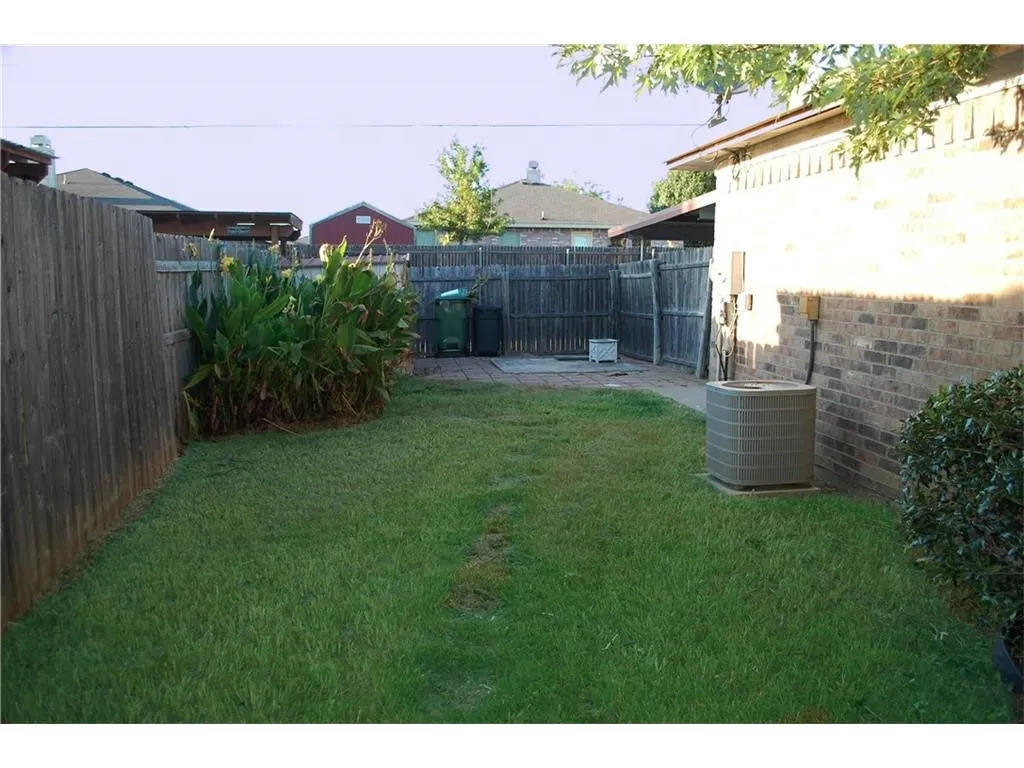 Duplex For Rent in Tarrant County , 1127 Rimcrest Drive, Arlington, Texas 76017, 3 Bedroom, 2 Bathroom, Garage spaces, 1,386 Sqft, built in 1986, mls#21419790, Real Estate Agent in Arlington, Homes For Rent in Tarrant county, Homes For Rent in Arlington, Realtor in Arlington Texas, Real Estate Brokerage Independent Realty Texas, Luminita Cordes Realtor