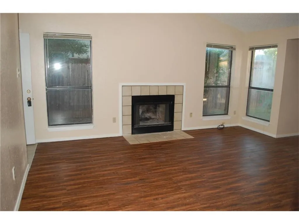 Duplex For Rent in Tarrant County , 1127 Rimcrest Drive, Arlington, Texas 76017, 3 Bedroom, 2 Bathroom, Garage spaces, 1,386 Sqft, built in 1986, mls#21419790, Real Estate Agent in Arlington, Homes For Rent in Tarrant county, Homes For Rent in Arlington, Realtor in Arlington Texas, Real Estate Brokerage Independent Realty Texas, Luminita Cordes Realtor