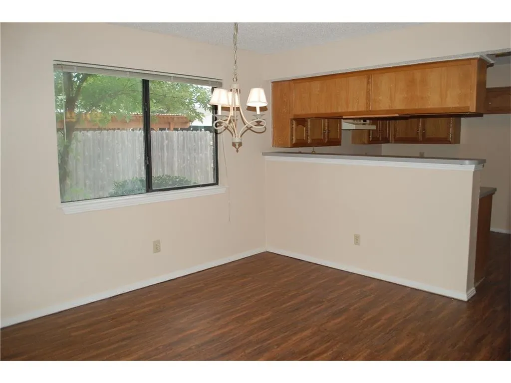 Duplex For Rent in Tarrant County , 1127 Rimcrest Drive, Arlington, Texas 76017, 3 Bedroom, 2 Bathroom, Garage spaces, 1,386 Sqft, built in 1986, mls#21419790, Real Estate Agent in Arlington, Homes For Rent in Tarrant county, Homes For Rent in Arlington, Realtor in Arlington Texas, Real Estate Brokerage Independent Realty Texas, Luminita Cordes Realtor