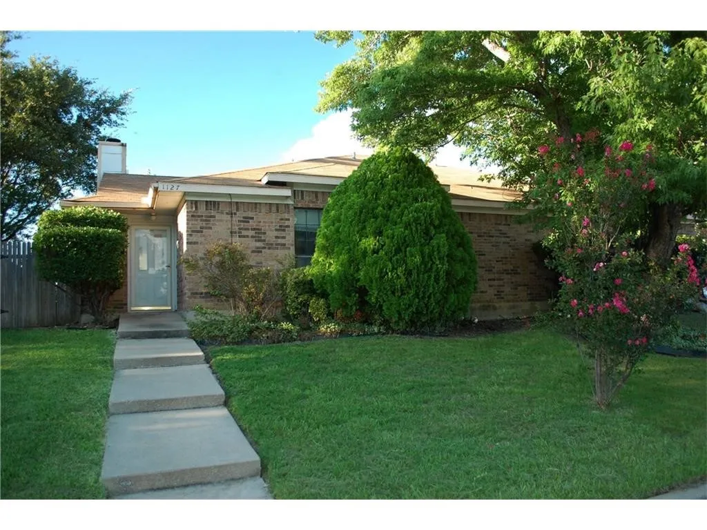 Duplex For Rent in Tarrant County , 1127 Rimcrest Drive, Arlington, Texas 76017, 3 Bedroom, 2 Bathroom, Garage spaces, 1,386 Sqft, built in 1986, mls#21419790, Real Estate Agent in Arlington, Homes For Rent in Tarrant county, Homes For Rent in Arlington, Realtor in Arlington Texas, Real Estate Brokerage Independent Realty Texas, Luminita Cordes Realtor