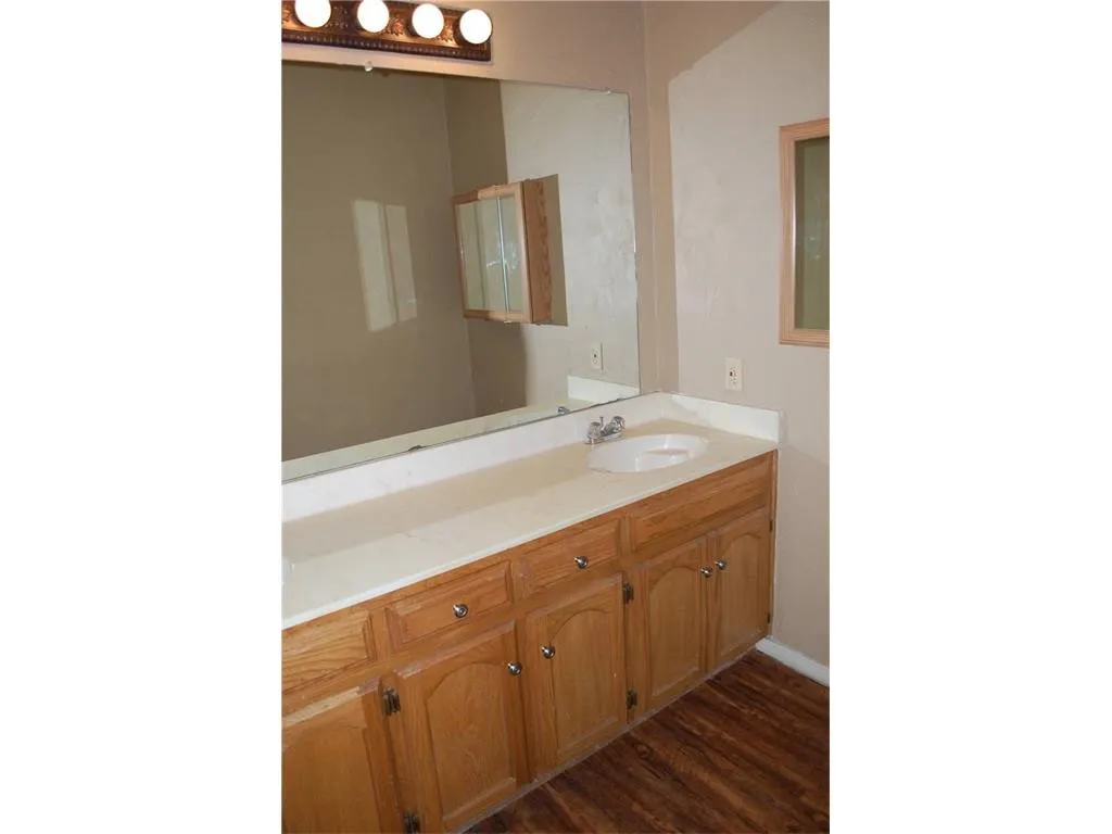 Duplex For Rent in Tarrant County , 1127 Rimcrest Drive, Arlington, Texas 76017, 3 Bedroom, 2 Bathroom, Garage spaces, 1,386 Sqft, built in 1986, mls#21419790, Real Estate Agent in Arlington, Homes For Rent in Tarrant county, Homes For Rent in Arlington, Realtor in Arlington Texas, Real Estate Brokerage Independent Realty Texas, Luminita Cordes Realtor