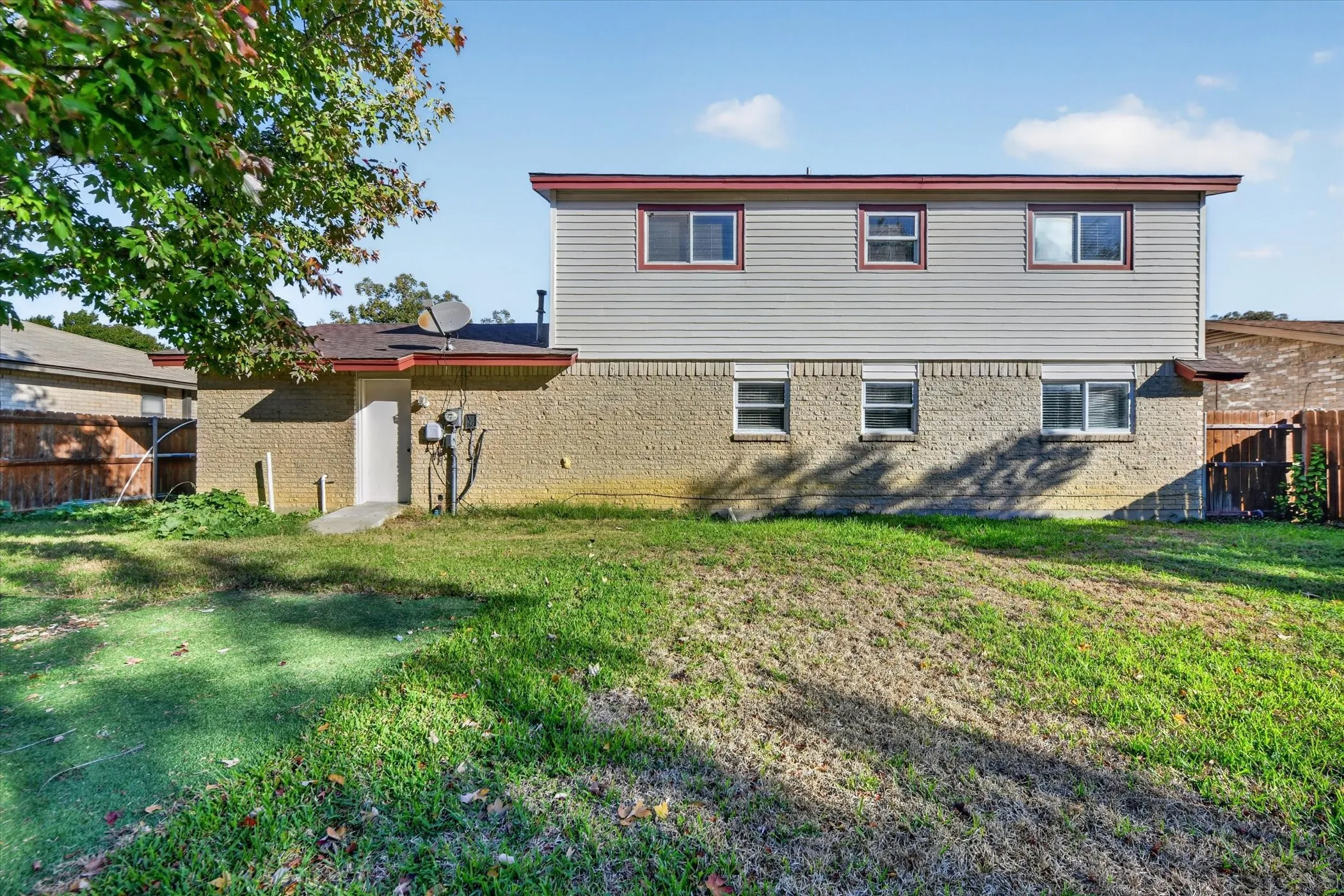 Single Family Residence For Sale in Tarrant County , 1302 Shelmar Drive, Arlington, Texas 76014, 4 Bedroom, 3 Bathroom, Garage spaces, 1,394 Sqft, built in 1967, mls#21419722, Real Estate Agent in Arlington, Homes For Sale in Tarrant county, Homes For Sale in Arlington, Realtor in Arlington Texas, Real Estate Brokerage Independent Realty Texas, Luminita Cordes Realtor