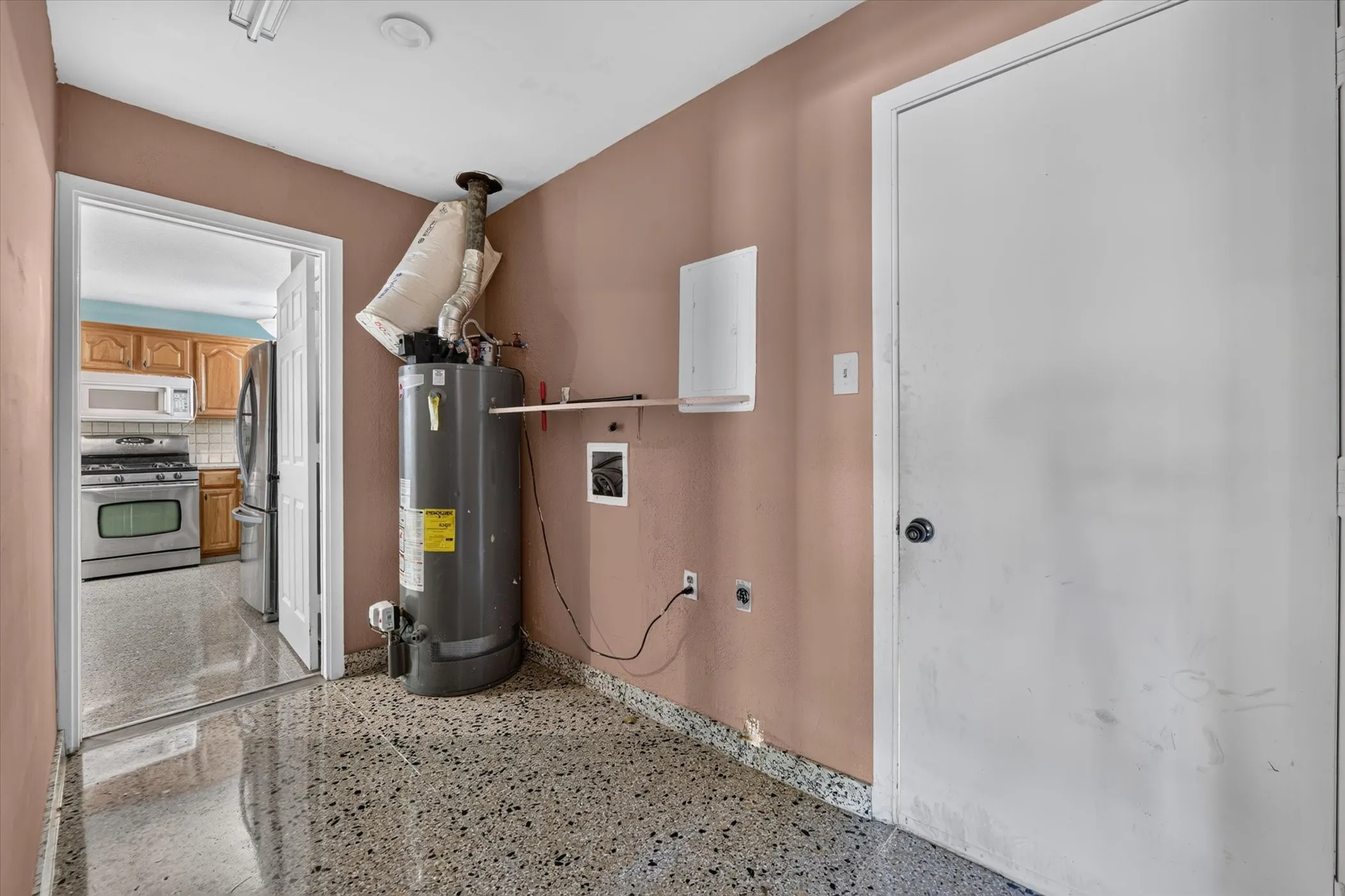Single Family Residence For Sale in Tarrant County , 1302 Shelmar Drive, Arlington, Texas 76014, 4 Bedroom, 3 Bathroom, Garage spaces, 1,394 Sqft, built in 1967, mls#21419722, Real Estate Agent in Arlington, Homes For Sale in Tarrant county, Homes For Sale in Arlington, Realtor in Arlington Texas, Real Estate Brokerage Independent Realty Texas, Luminita Cordes Realtor