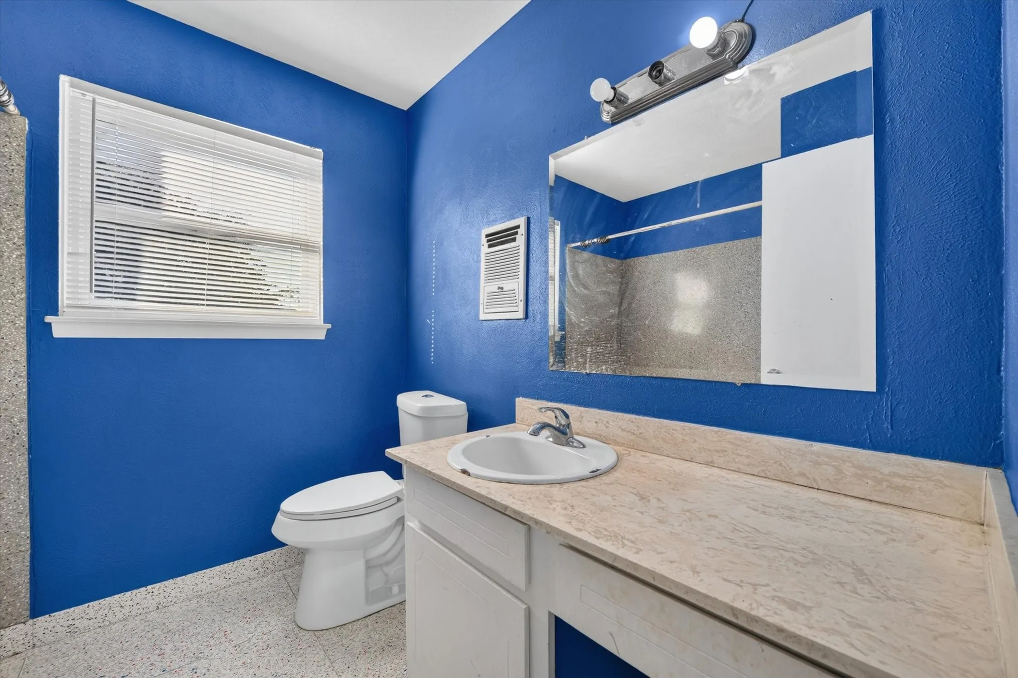 Single Family Residence For Sale in Tarrant County , 1302 Shelmar Drive, Arlington, Texas 76014, 4 Bedroom, 3 Bathroom, Garage spaces, 1,394 Sqft, built in 1967, mls#21419722, Real Estate Agent in Arlington, Homes For Sale in Tarrant county, Homes For Sale in Arlington, Realtor in Arlington Texas, Real Estate Brokerage Independent Realty Texas, Luminita Cordes Realtor