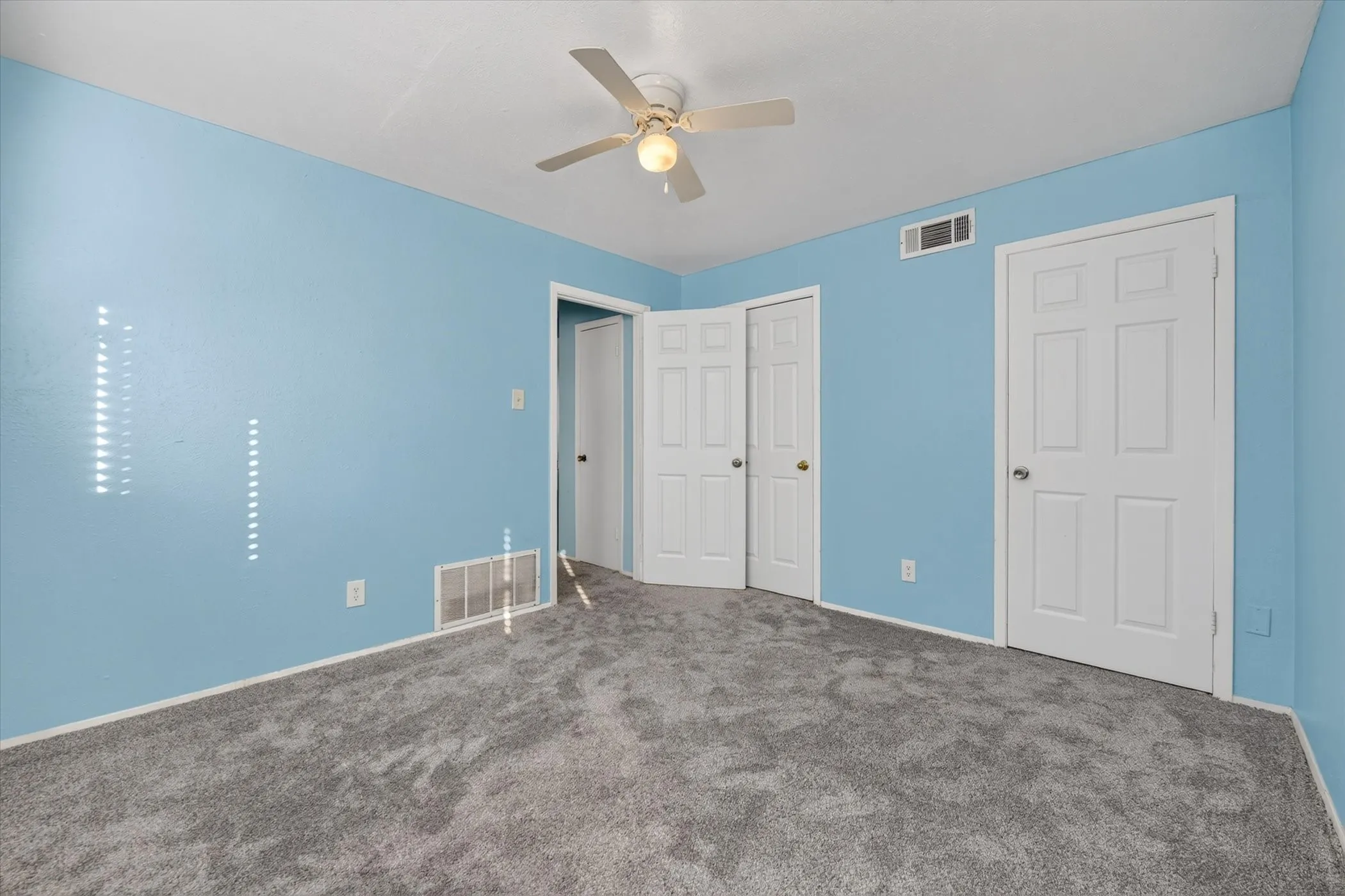 Single Family Residence For Sale in Tarrant County , 1302 Shelmar Drive, Arlington, Texas 76014, 4 Bedroom, 3 Bathroom, Garage spaces, 1,394 Sqft, built in 1967, mls#21419722, Real Estate Agent in Arlington, Homes For Sale in Tarrant county, Homes For Sale in Arlington, Realtor in Arlington Texas, Real Estate Brokerage Independent Realty Texas, Luminita Cordes Realtor
